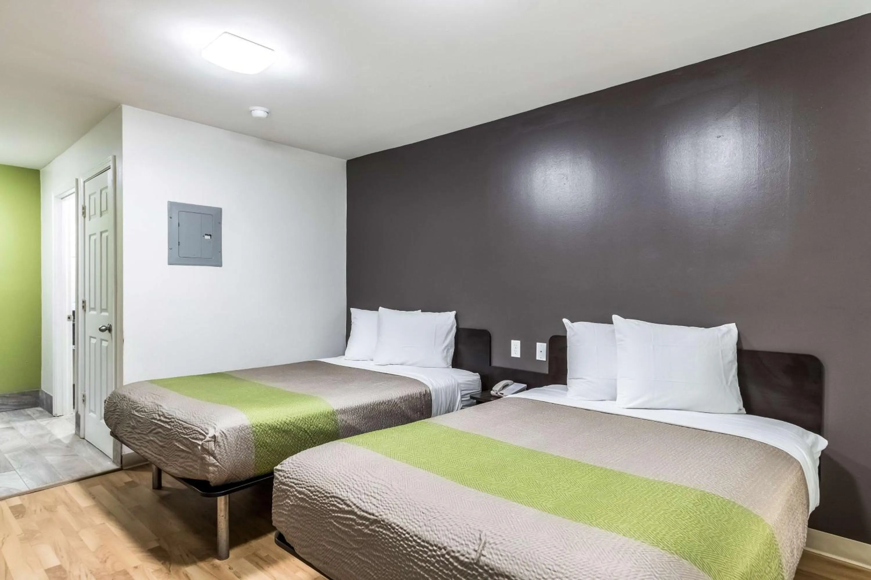 Deluxe Quadruple Room - Non-Smoking in Studio 6-Savannah, GA