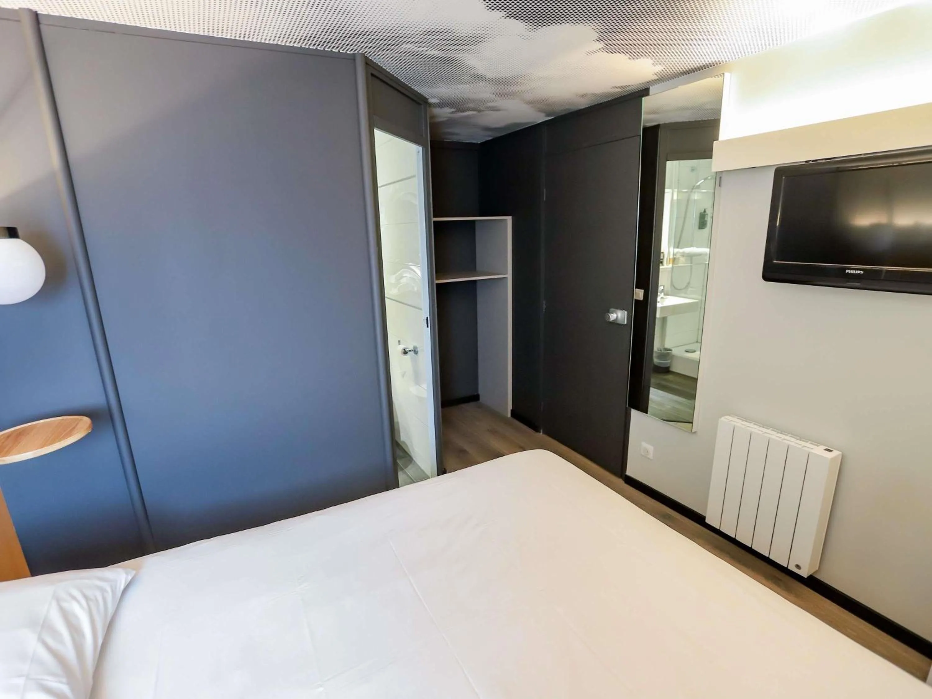 Standard Room with One Double Bed and Two Single Beds in ibis Haguenau Strasbourg Nord