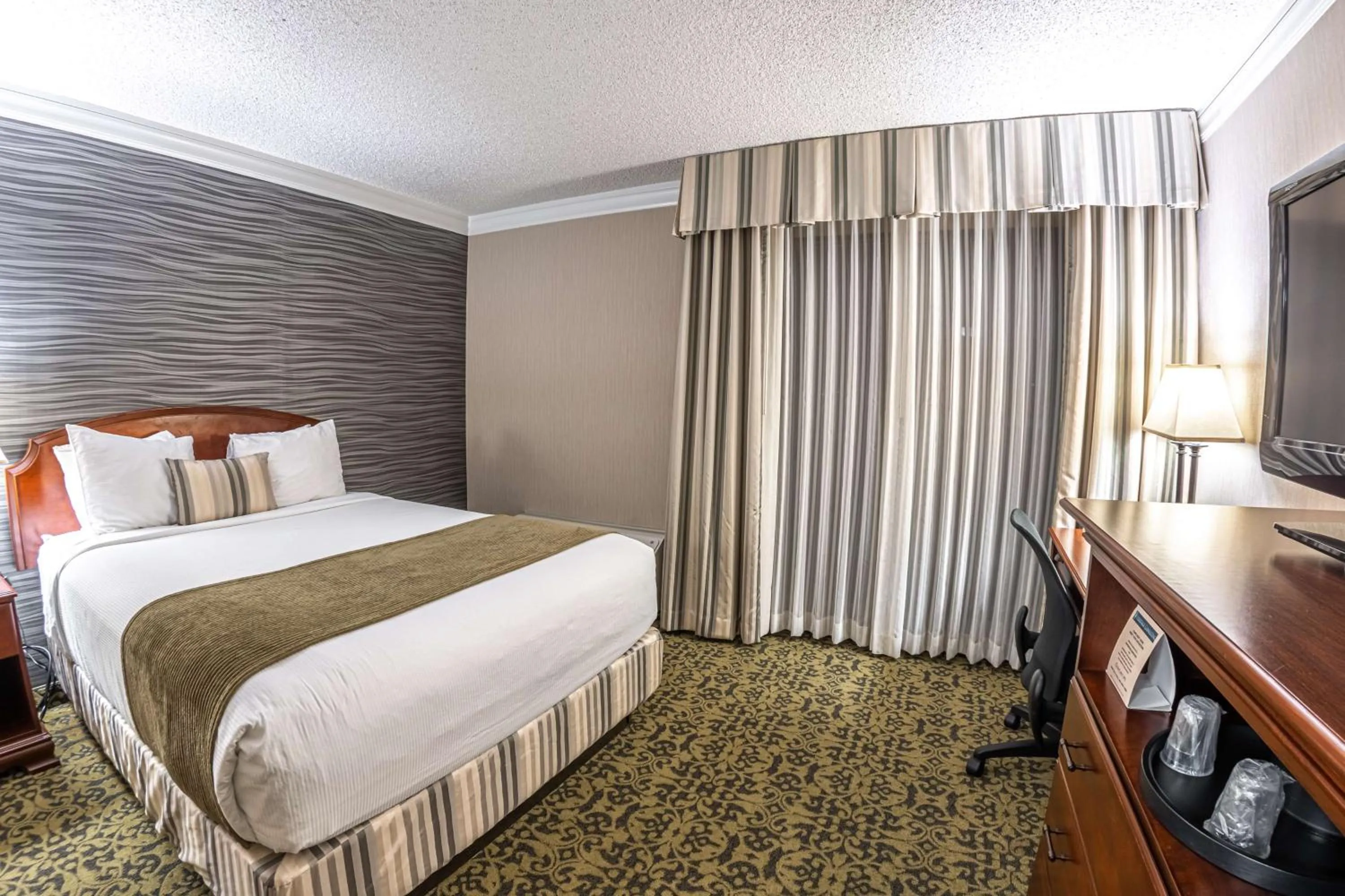 Queen Room - Non-Smoking in Salt Lake Plaza Hotel SureStay Collection by Best Western