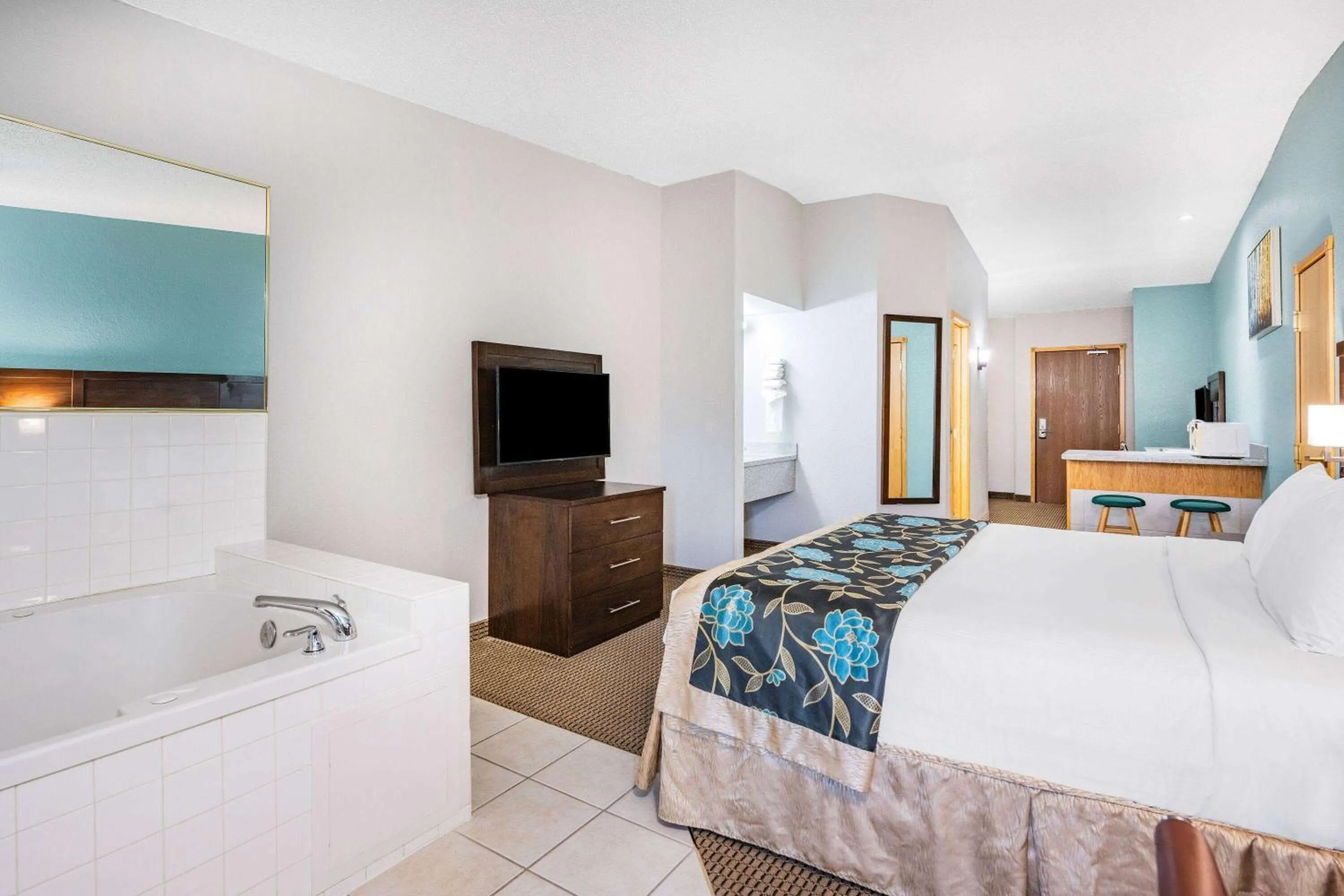 Studio Suite with King Bed  - Non-Smoking in Baymont by Wyndham Keystone Near Mt. Rushmore