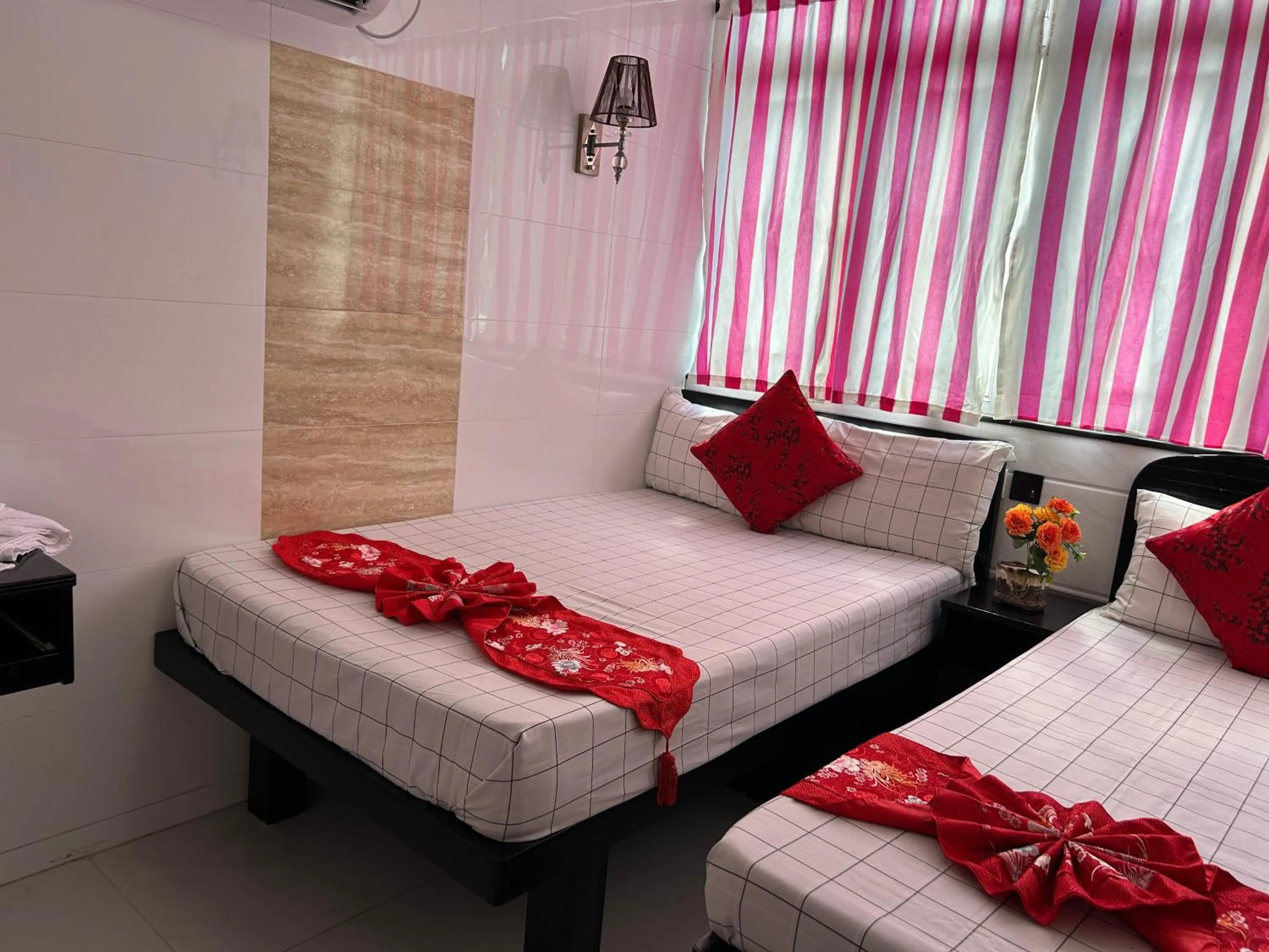 Deluxe Triple Room in Manila Lounge