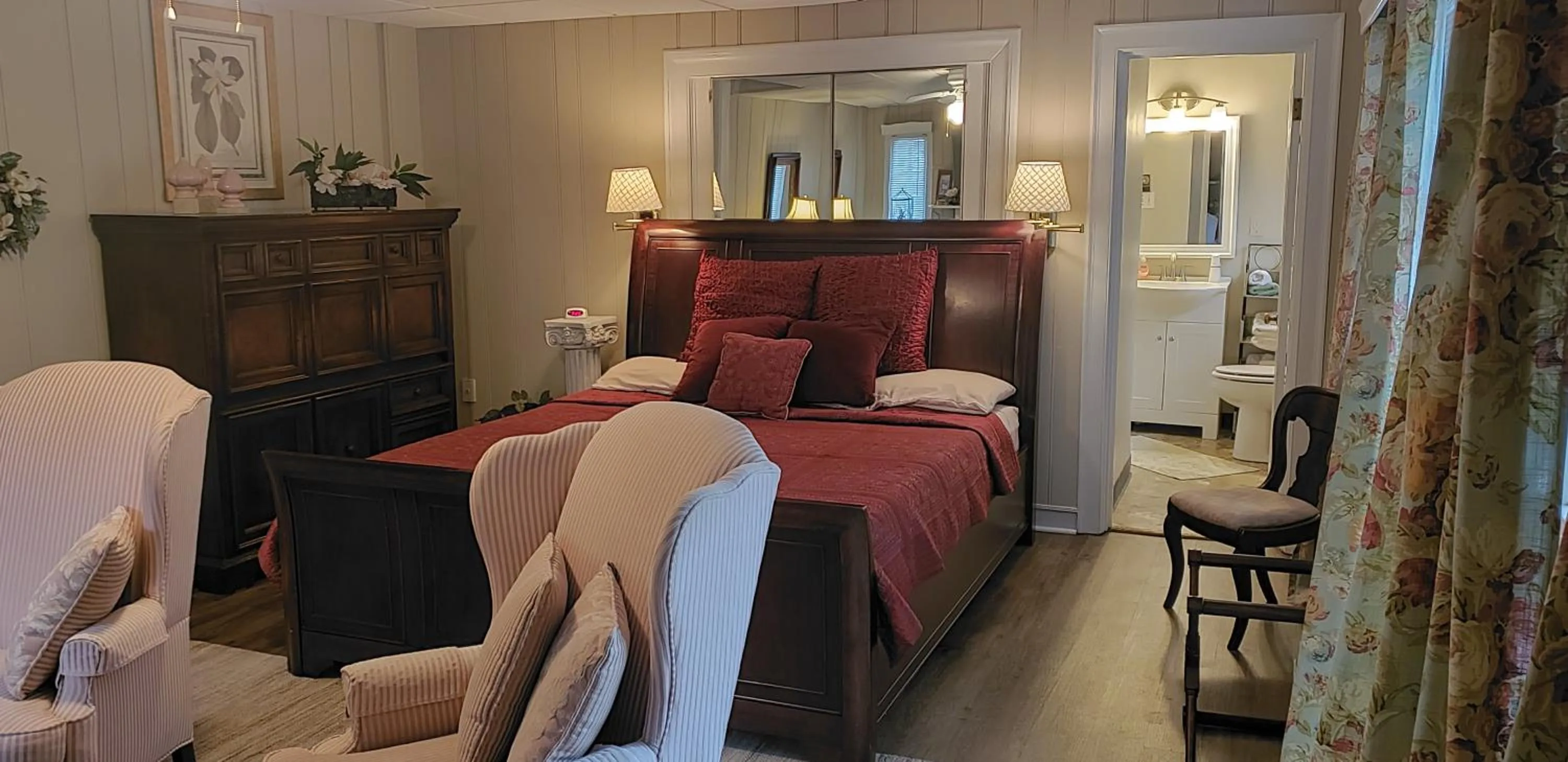 King Room with Garden View in Longacre of Appomattox