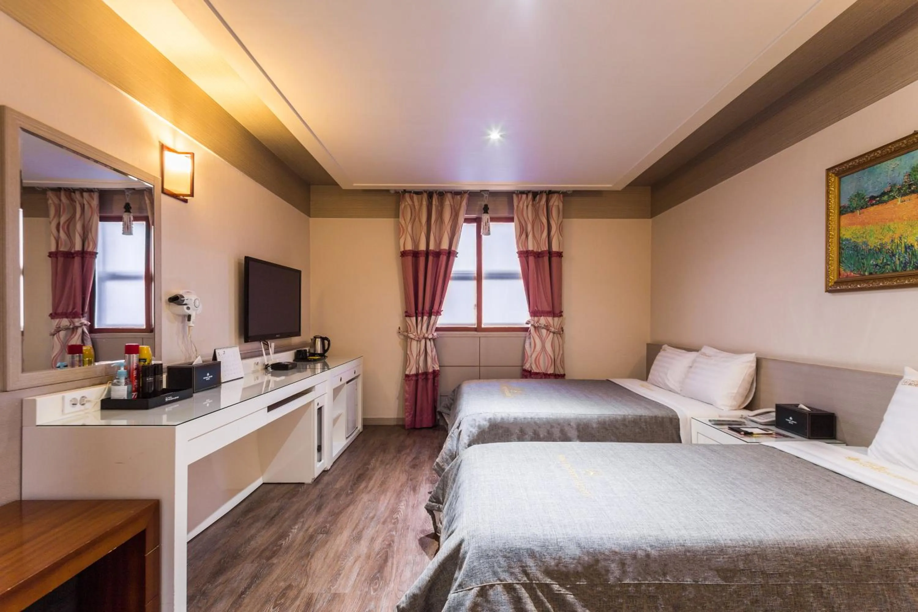 Deluxe Twin Room in Incheon Airport Hotel