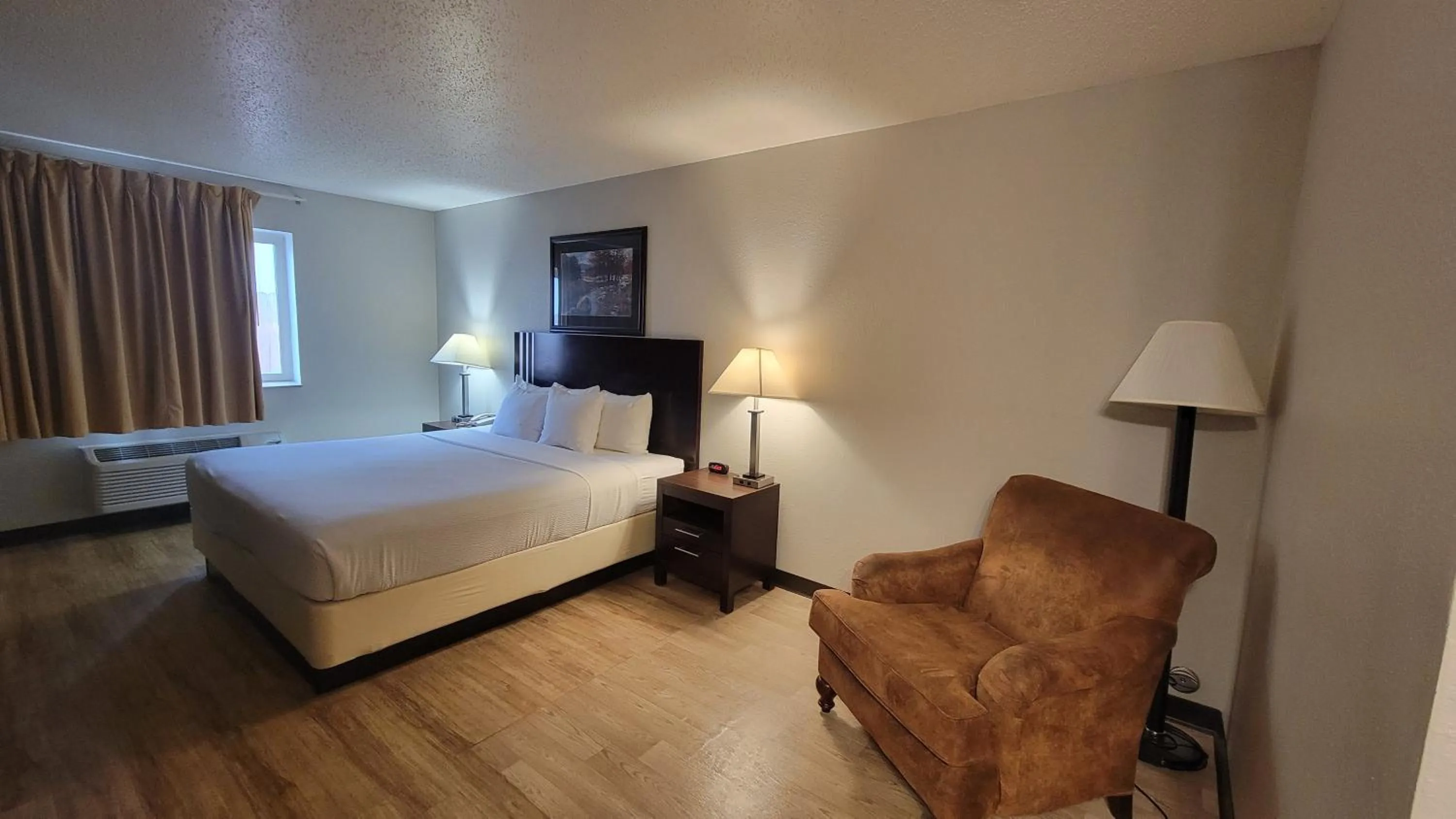 King Room - Disability Access/Non-Smoking in Days Inn by Wyndham Sheridan
