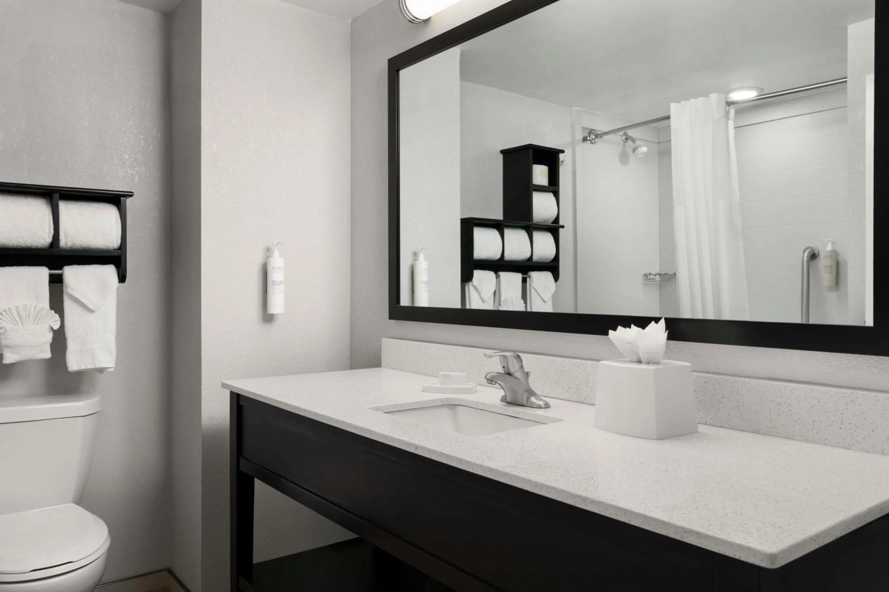 King Room with Sofa Bed and Study - Non-Smoking in Hampton Inn Stafford / Quantico-Aquia