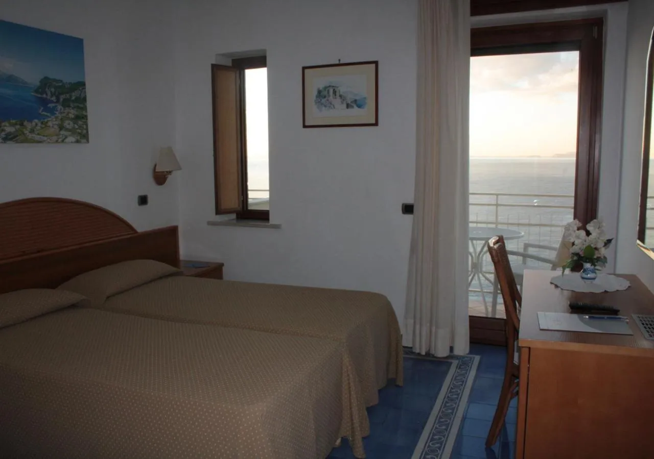 Standard Twin Room with Balcony and Sea View in Hotel Sporting