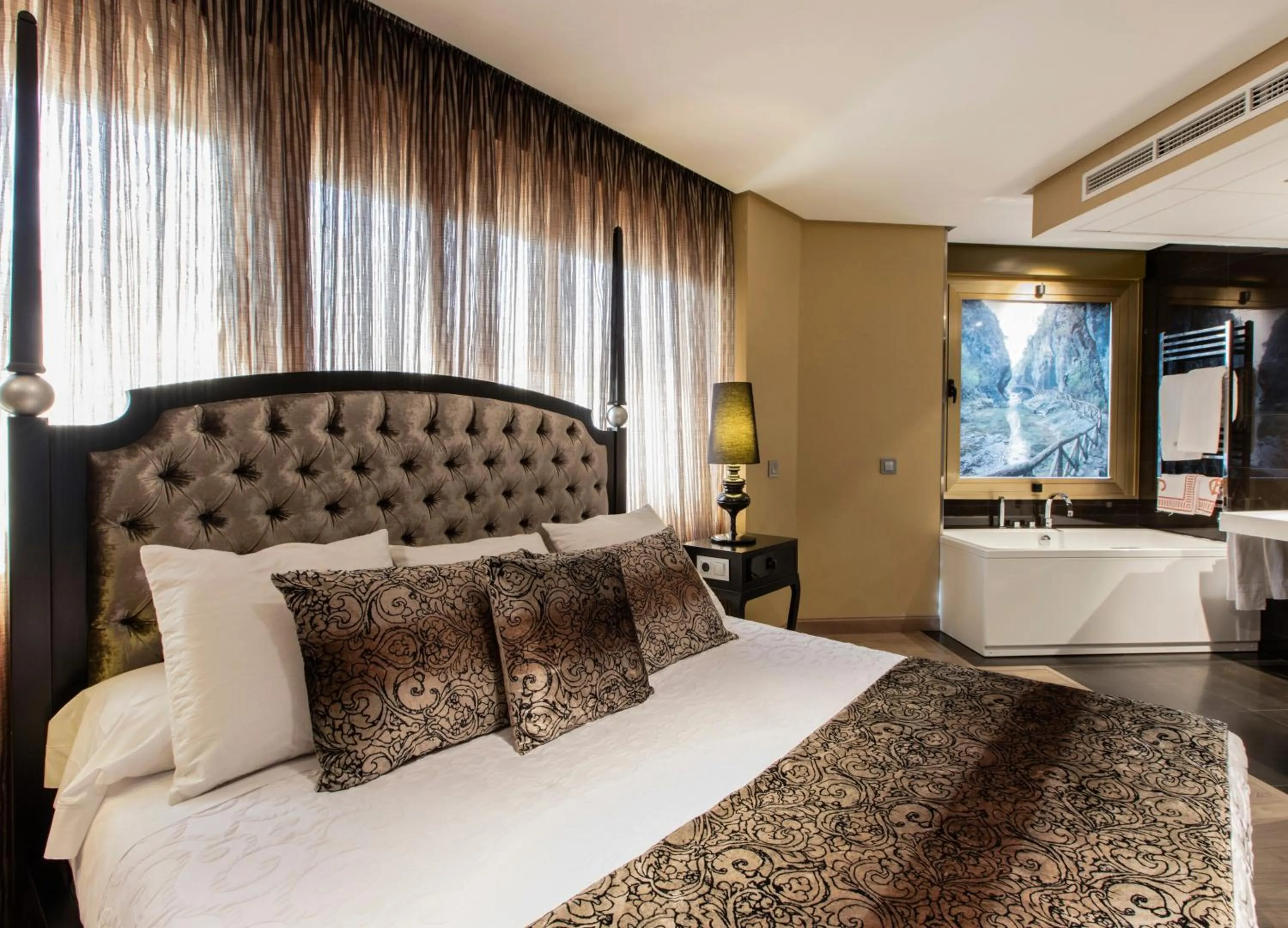 Suite in Hotel Condestable Iranzo