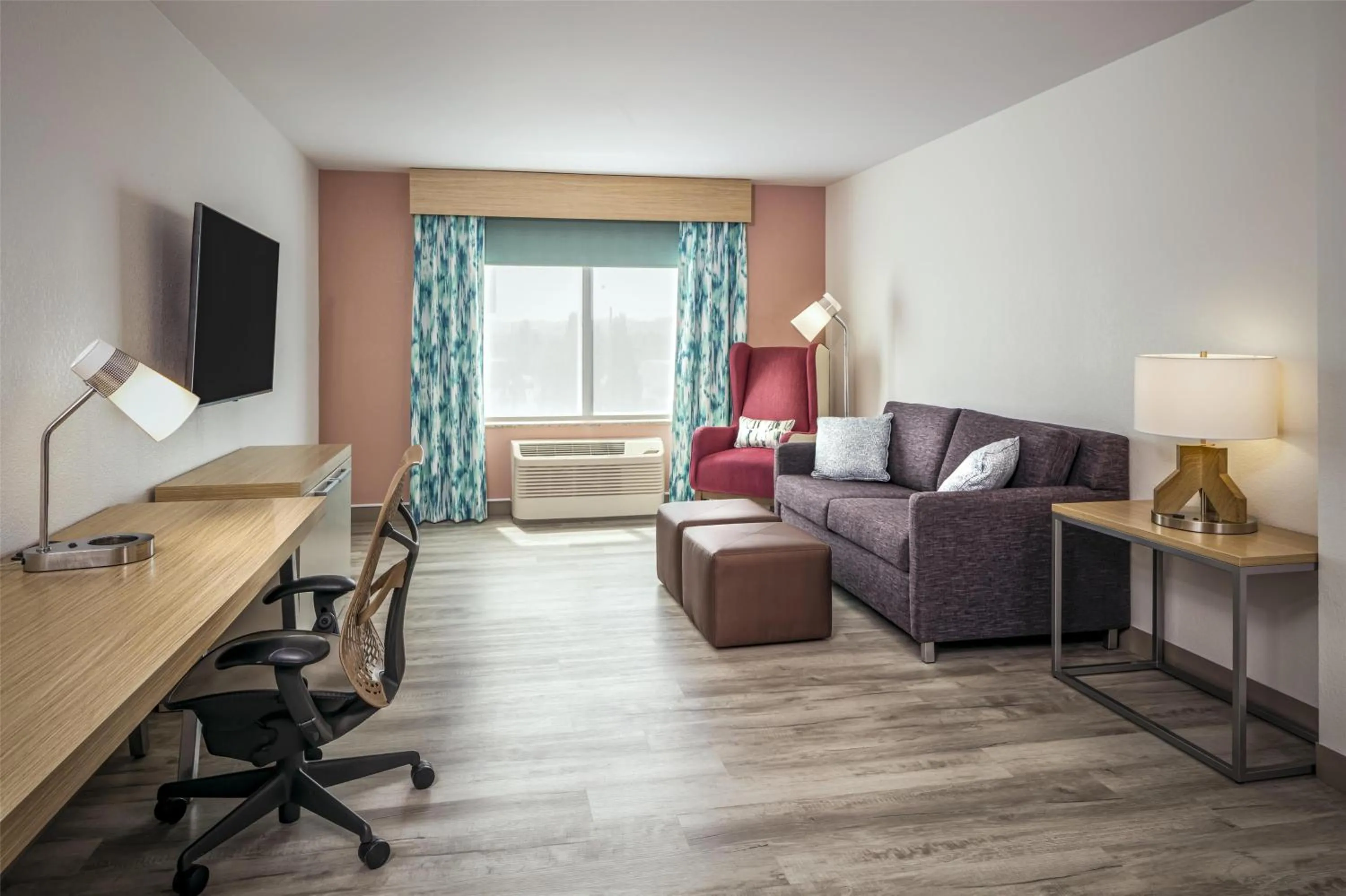 Deluxe King Suite with Shower - Mobility and Hearing Access in Hilton Garden Inn Eugene/Springfield