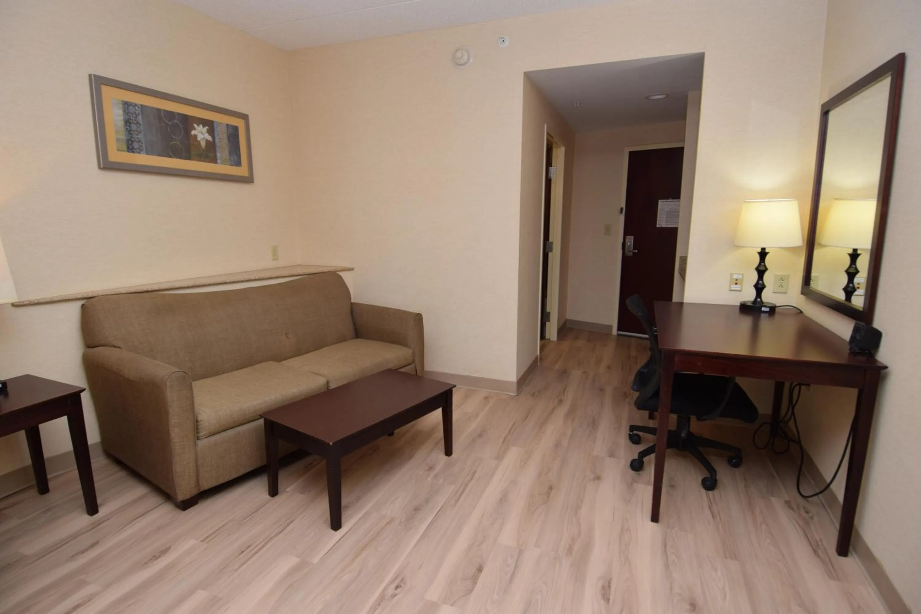King Suite with  Roll-in-Shower - Accessible/Non-Smoking in Cicero Grand - Syracuse North