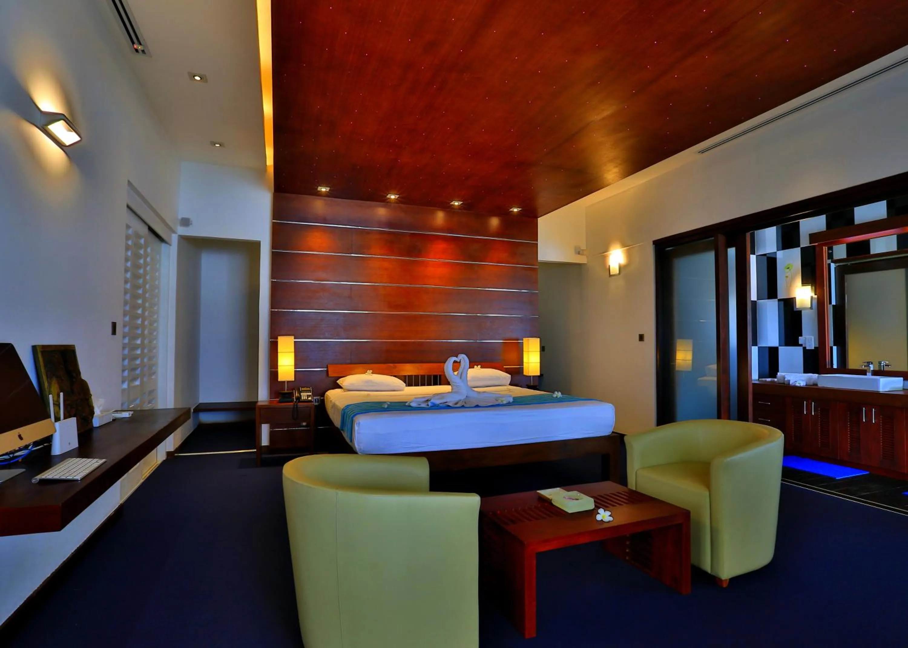 Presidential Suite with Balcony in Temple Tree Resort & Spa