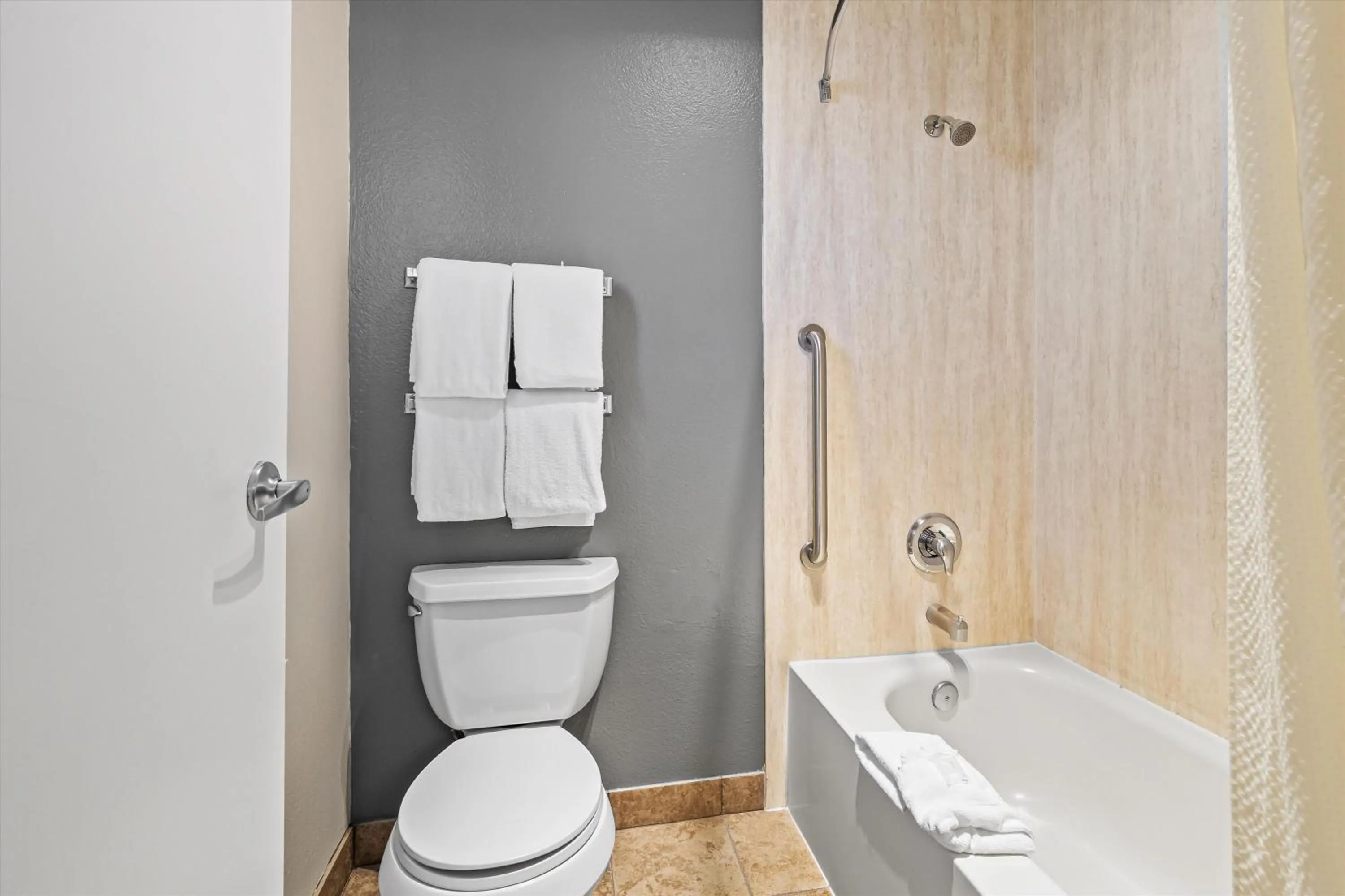 Queen Room with Two Queen Beds - Non-Smoking in Bend Inn & Suites