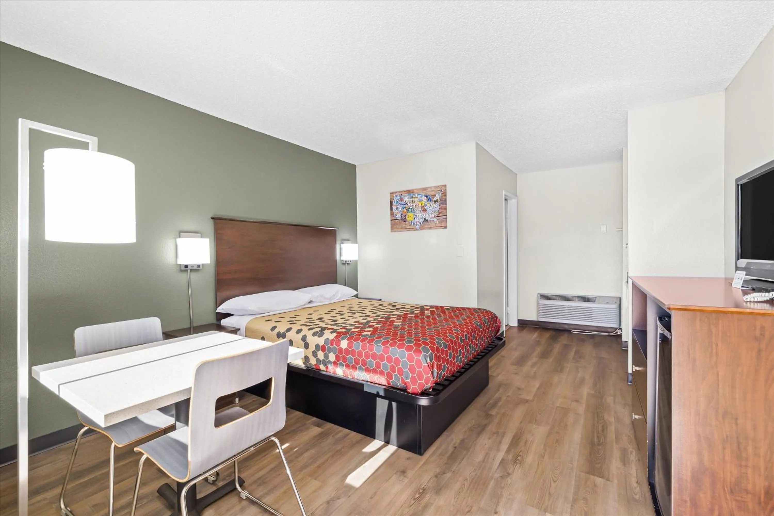 Queen Room - Non-Smoking in Bend Inn & Suites