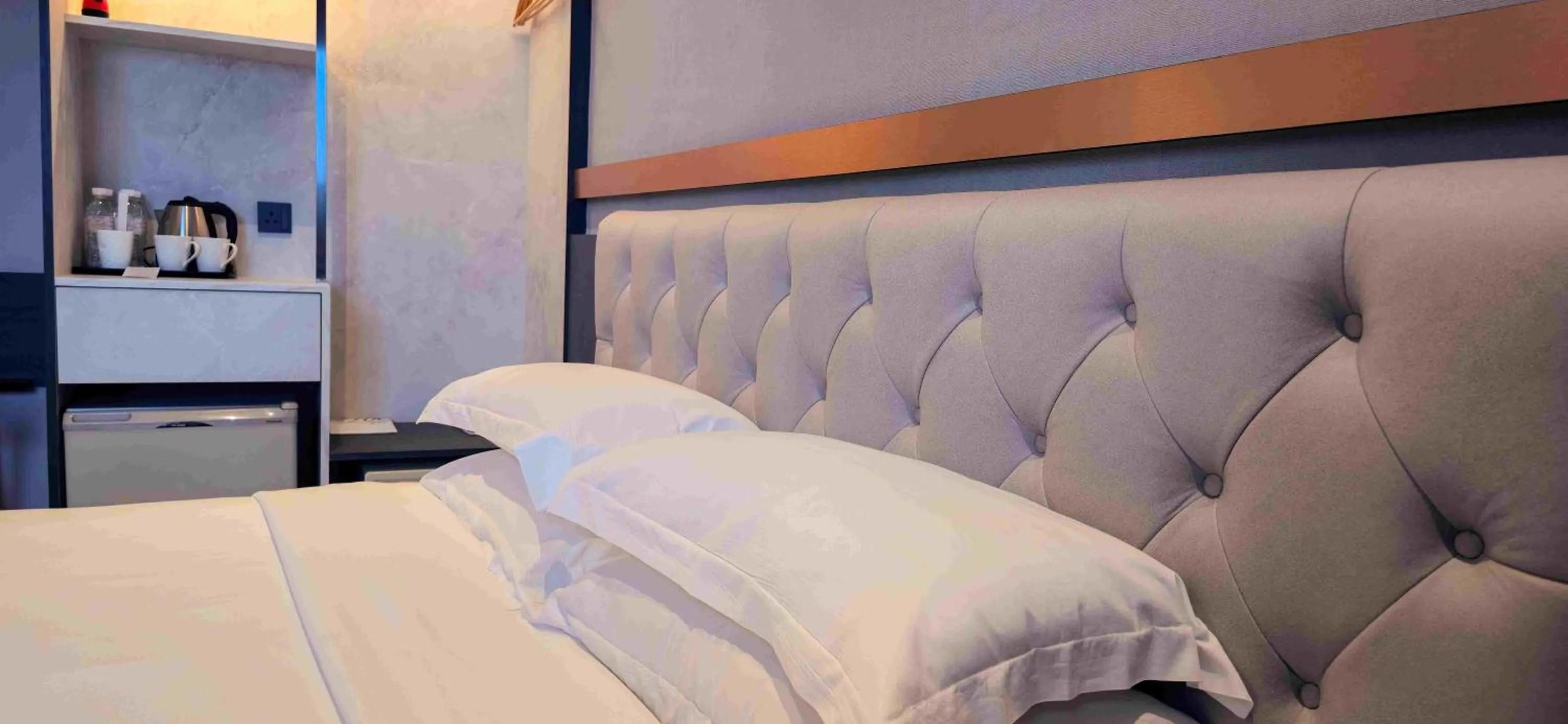 Deluxe King Room in Abell Hotel