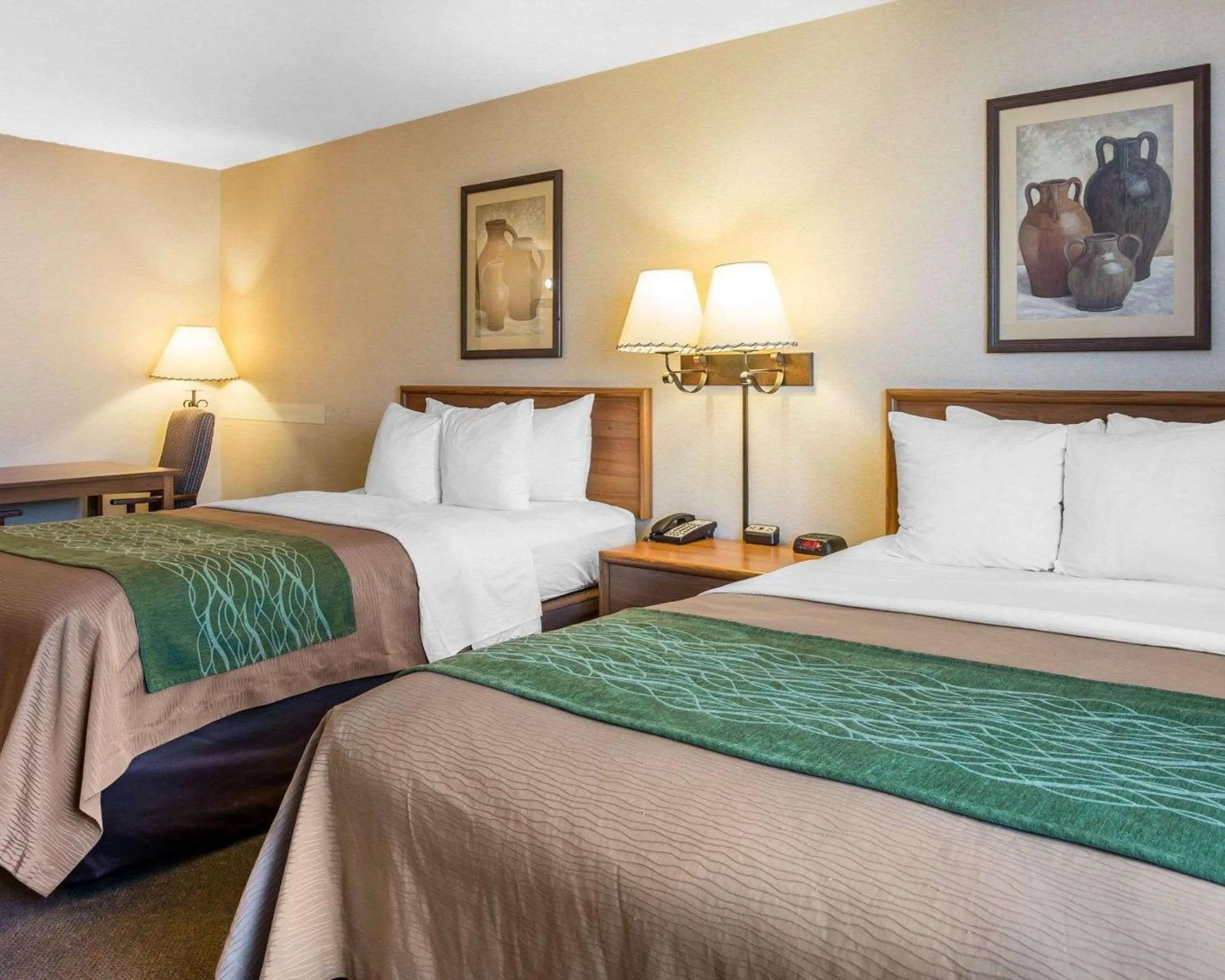 Queen Room with Two Queen Beds in Quality Inn Lone Pine near Mount Whitney