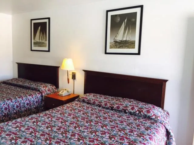 Standard Queen Room with Two Queen Beds in Maple Inn and Suites Los Banos