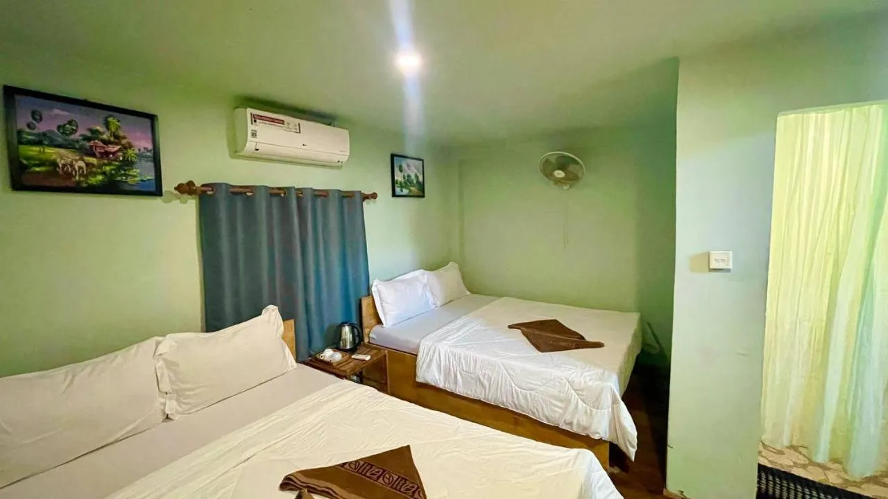 The Cliff Hostel, M'Pay Bay