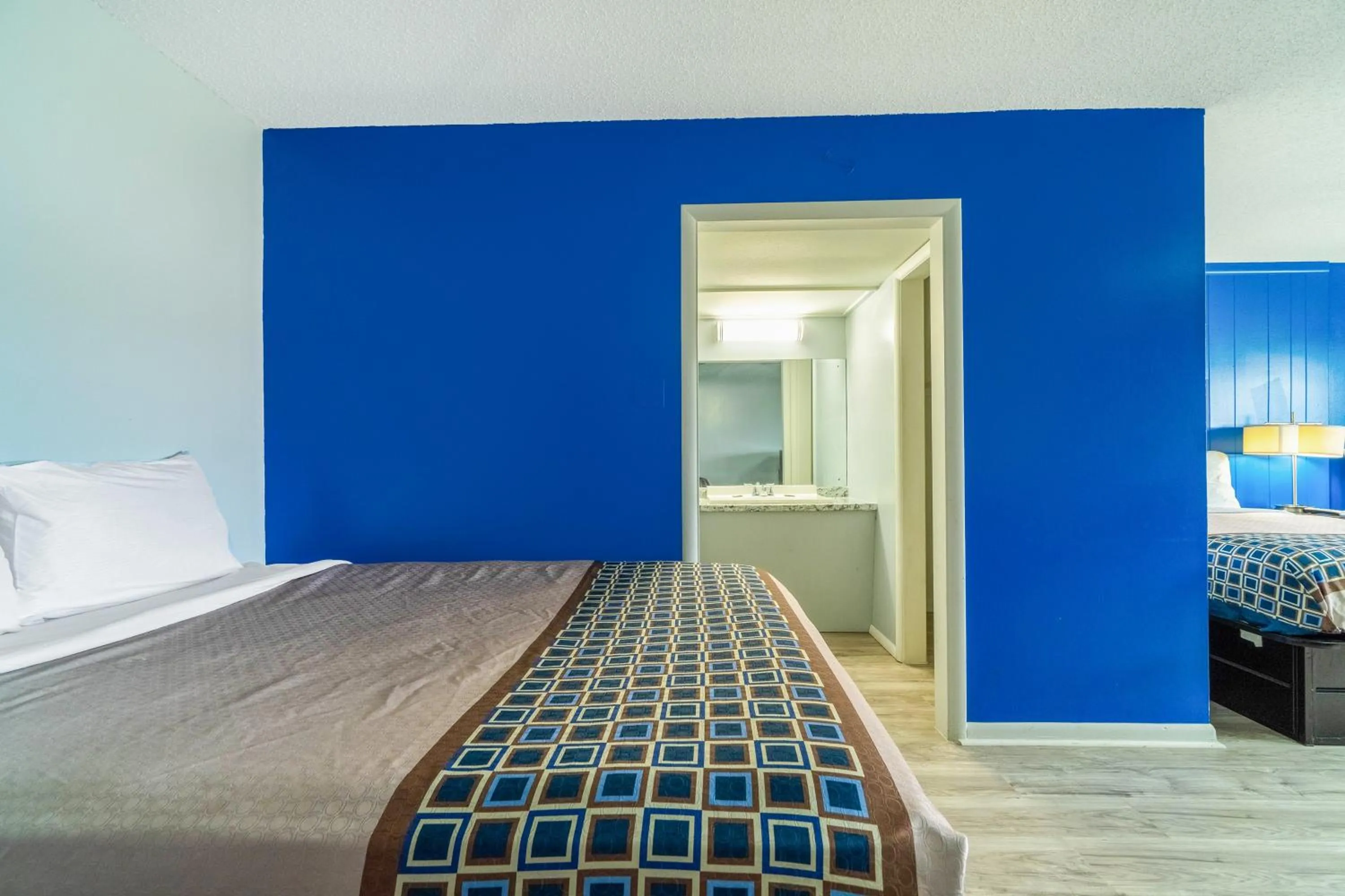 3 Full Bed Non-Smoking in Lamplighter Inn By OYO Independence