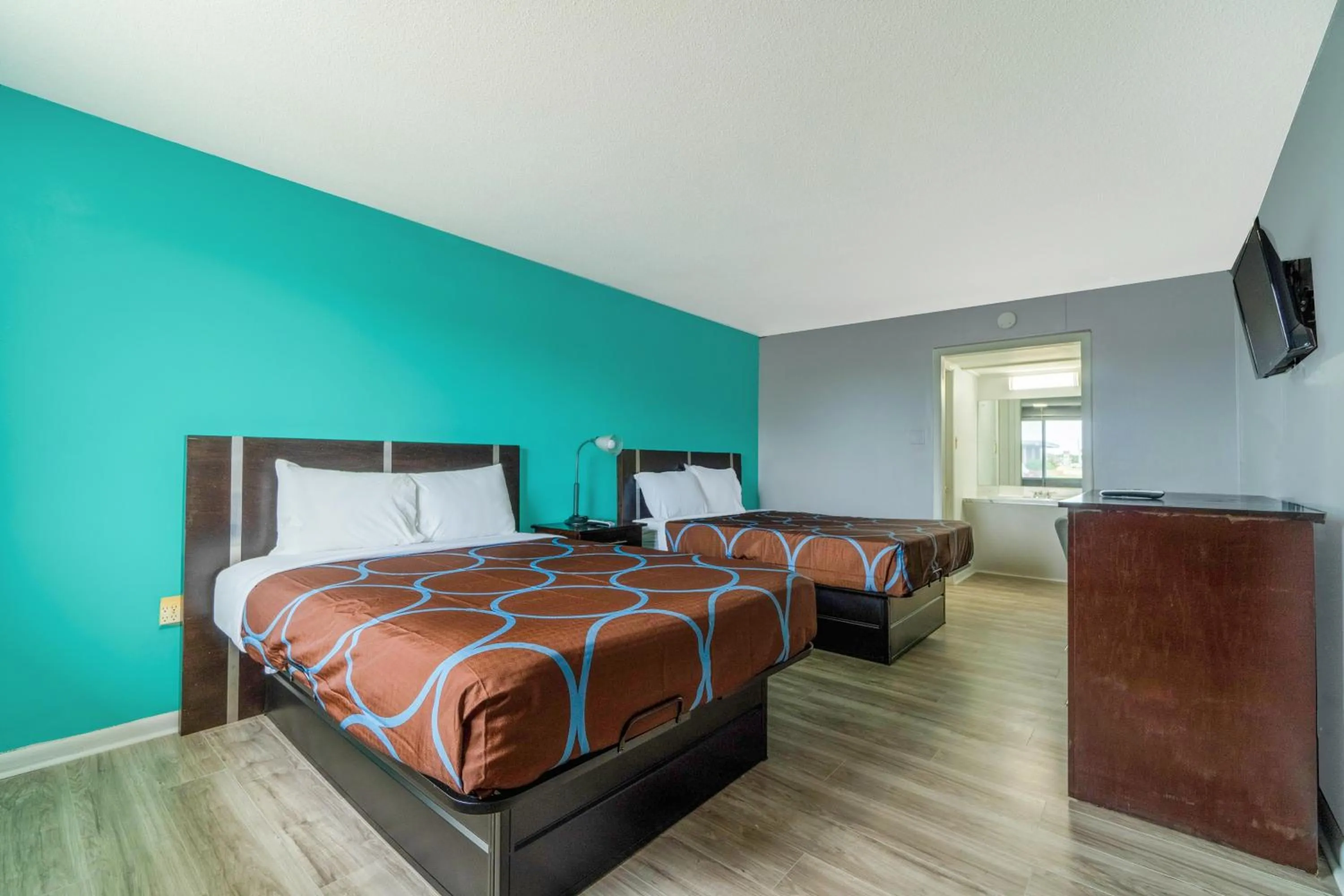 2 Queen Bed Smoking in Lamplighter Inn By OYO Independence