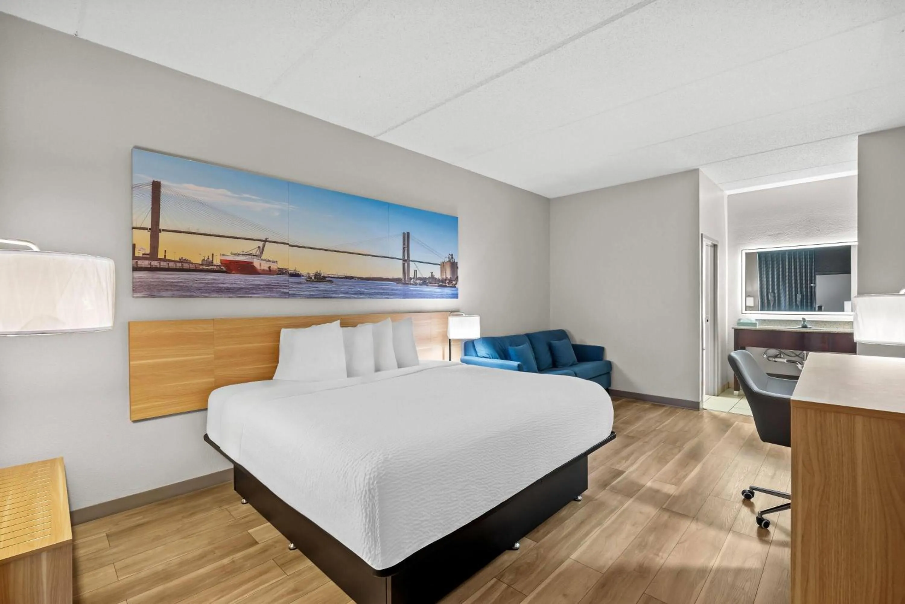 King Suite - Non-Smoking in Days Inn by Wyndham Statesboro