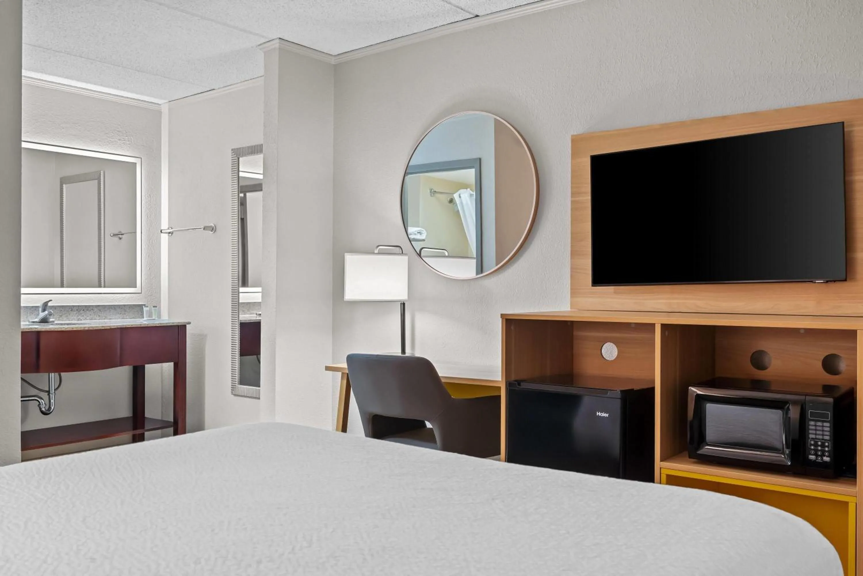 Queen Room - Non-Smoking in Days Inn by Wyndham Statesboro