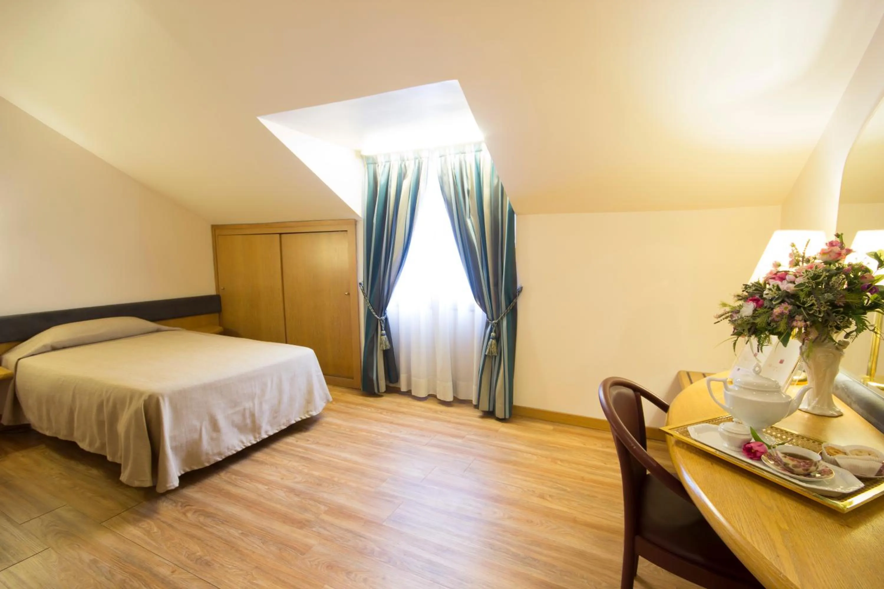 Single Room in Albert Hotel