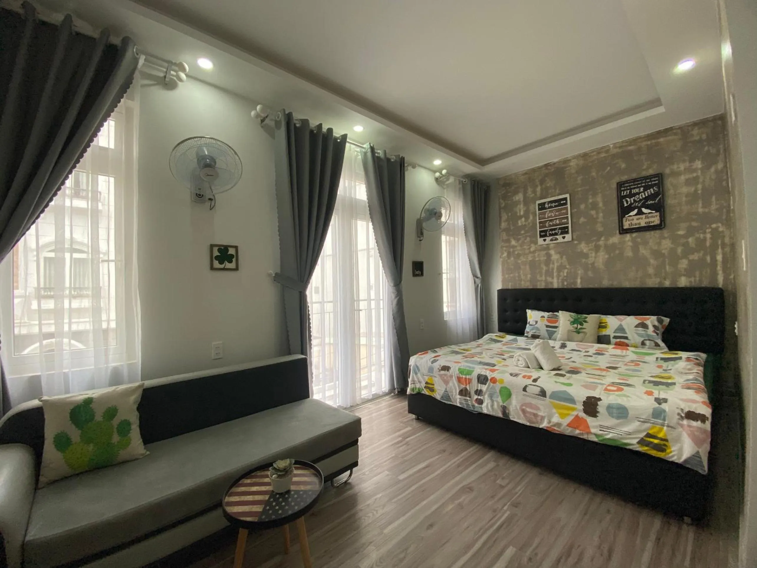 Deluxe Double Room with Balcony in Lucas Inn