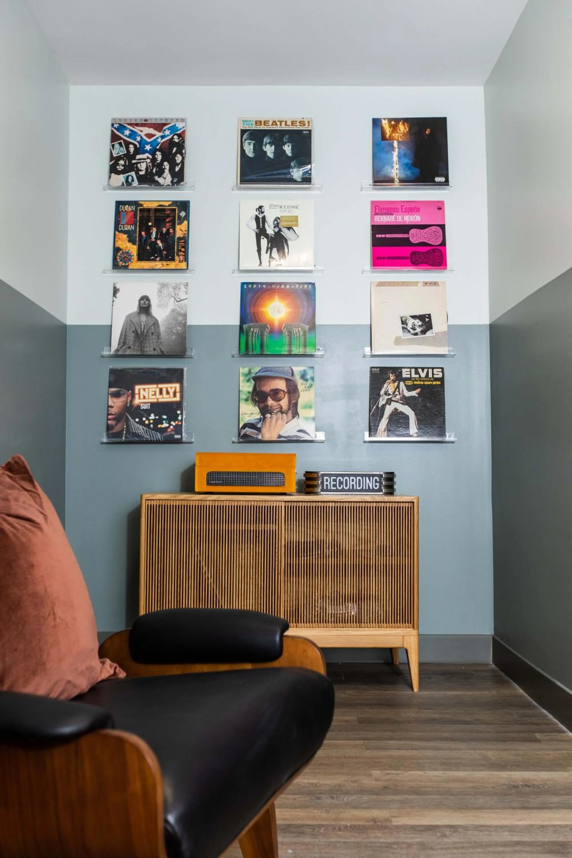 Vinyl Suite with Two Queen Beds in voco The Darwin - Atlanta Midtown by IHG