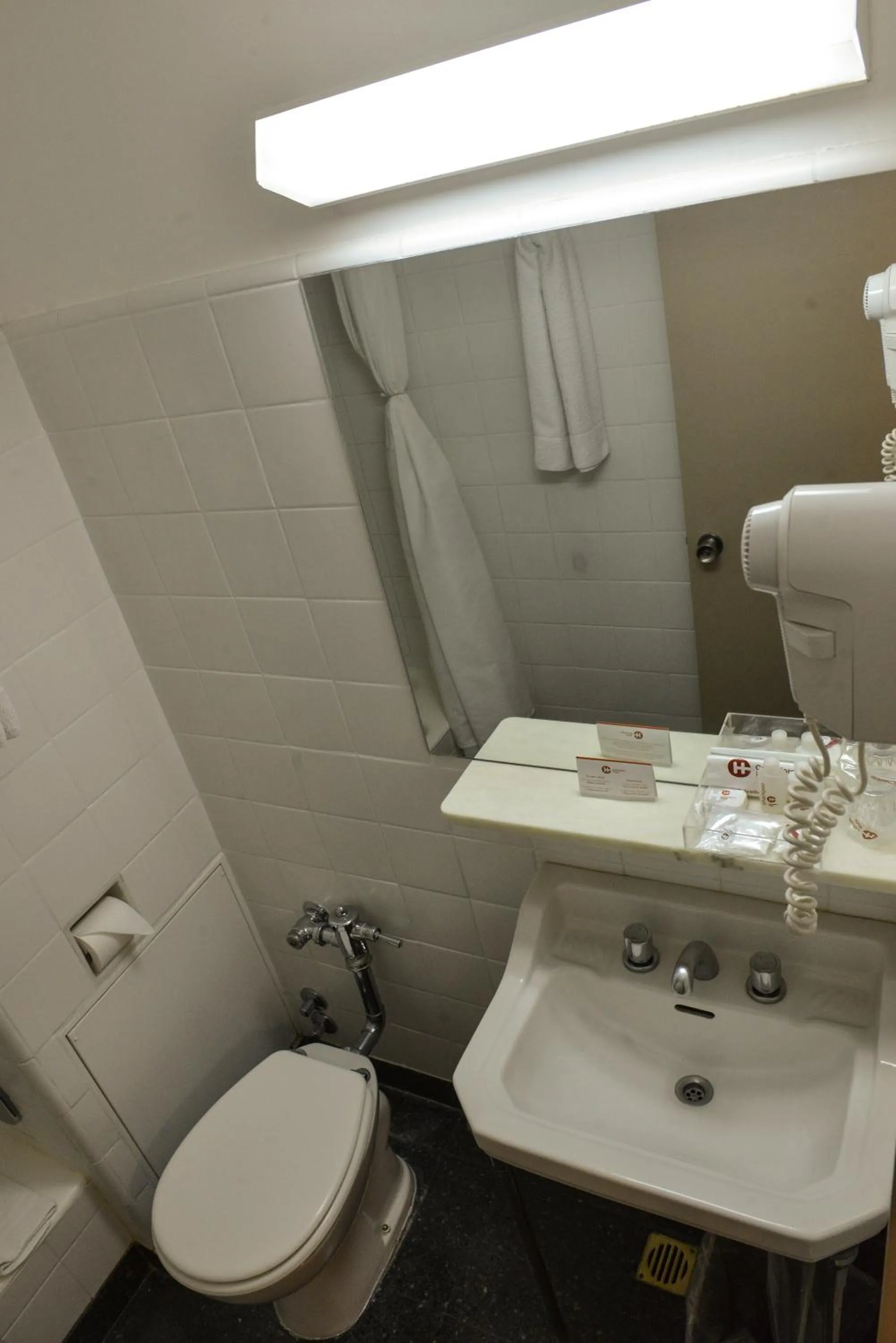 Budget Twin Room - single occupancy in Comodoro Hotel