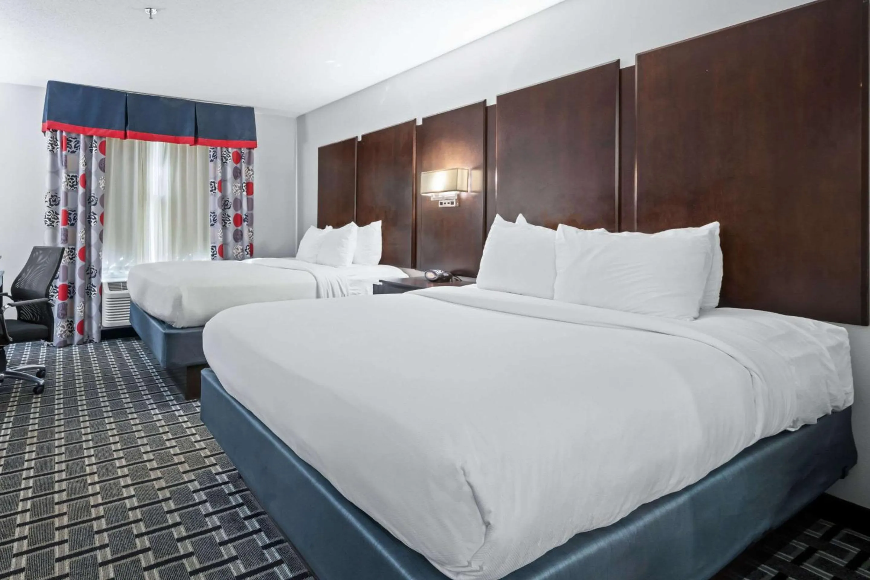 Queen Suite with Two Queen Beds in Comfort Suites Williamsburg Historic Area