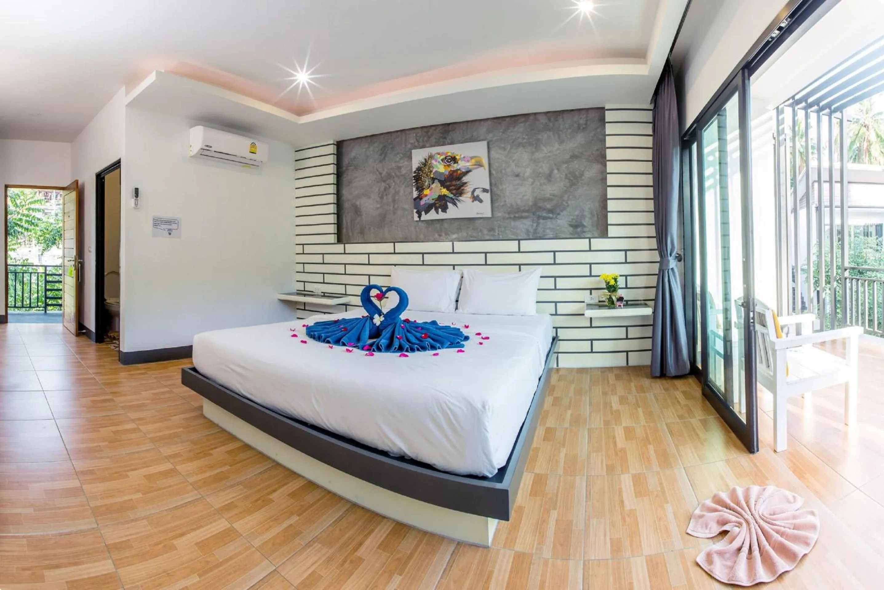 King Room with Pool View in The Ozo Kohtao