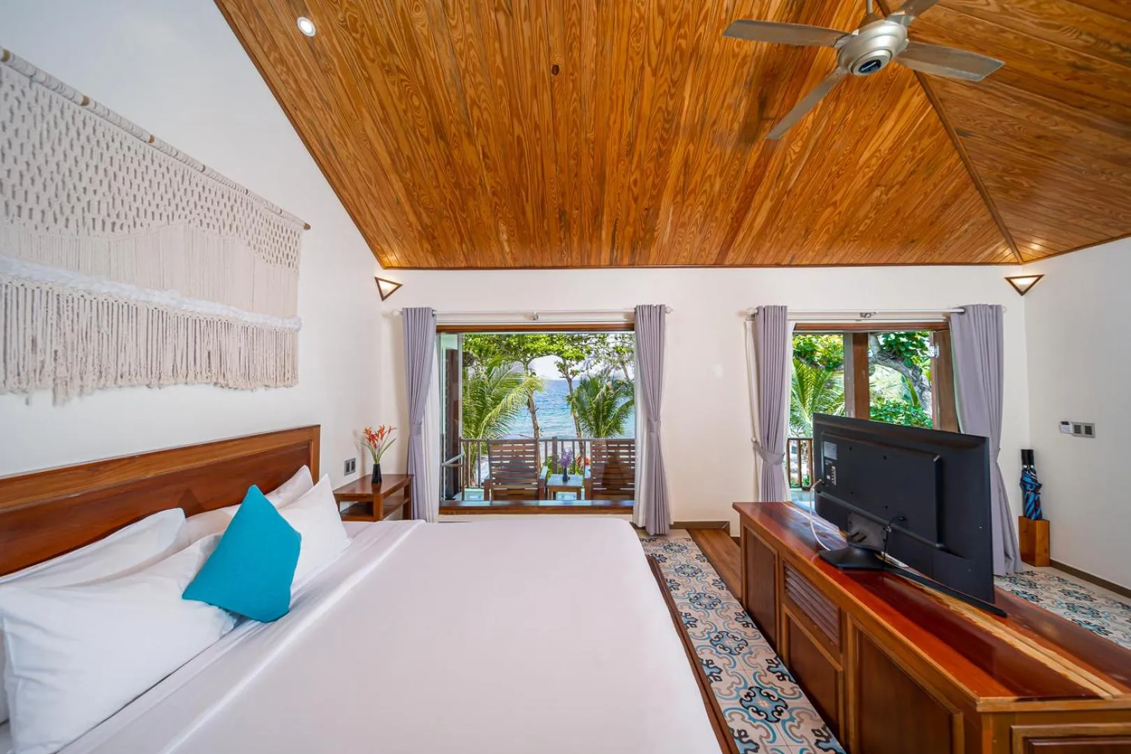 One-Bedroom Villa - Beach Front in Camia Resort & Spa