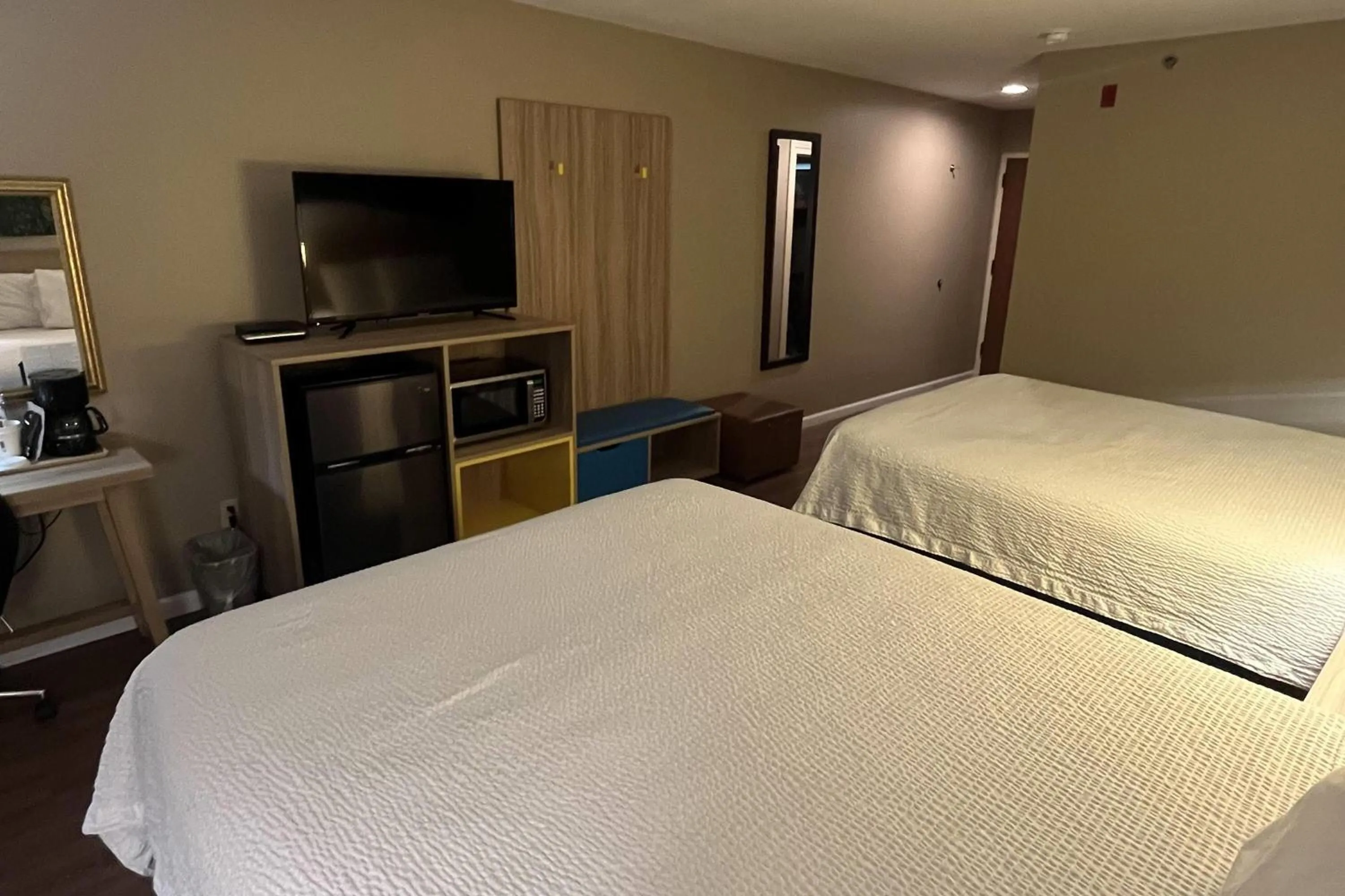 Queen Room in Days Inn & Suites by Wyndham Cuba