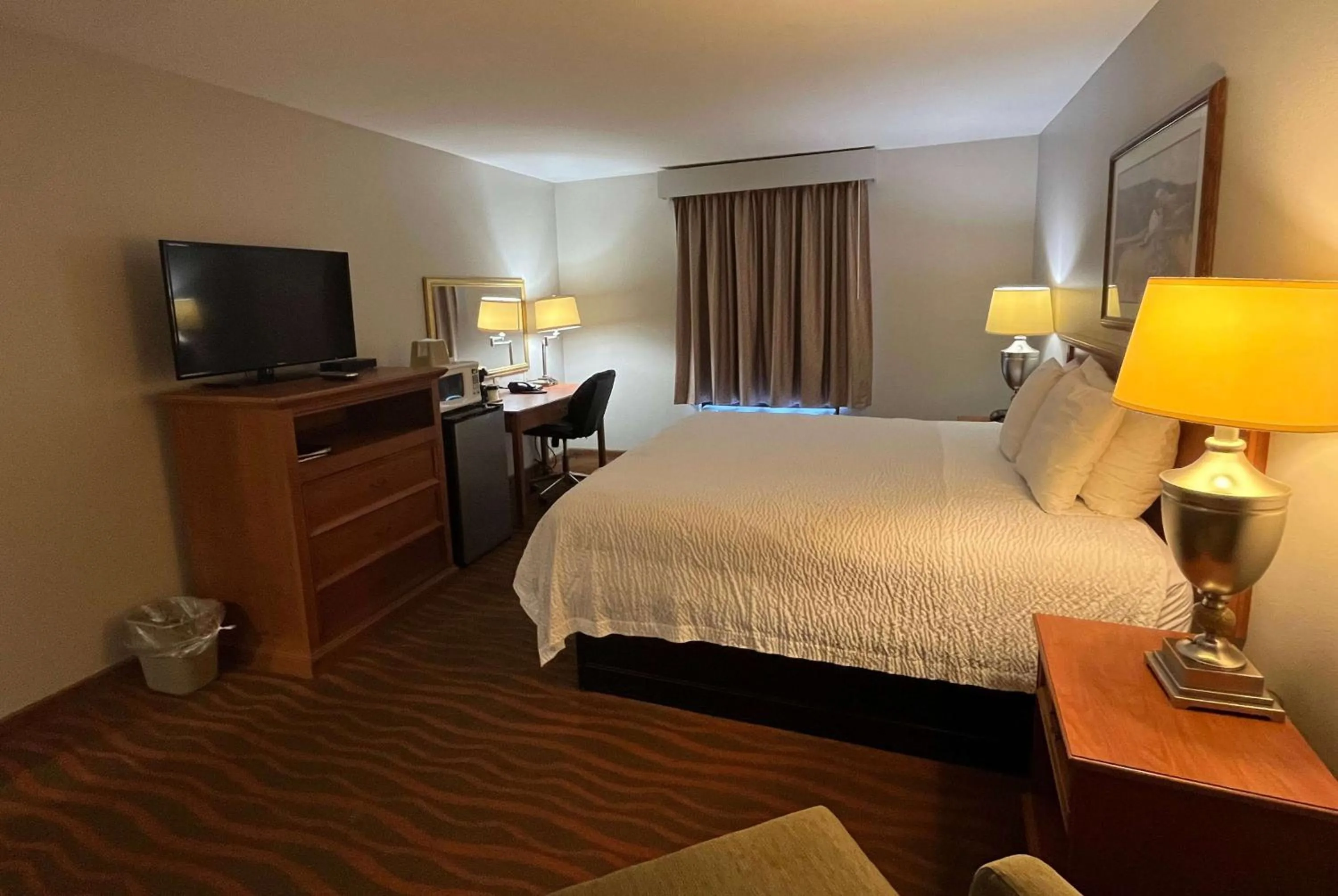 King Room - Non-Smoking in Days Inn & Suites by Wyndham Cuba