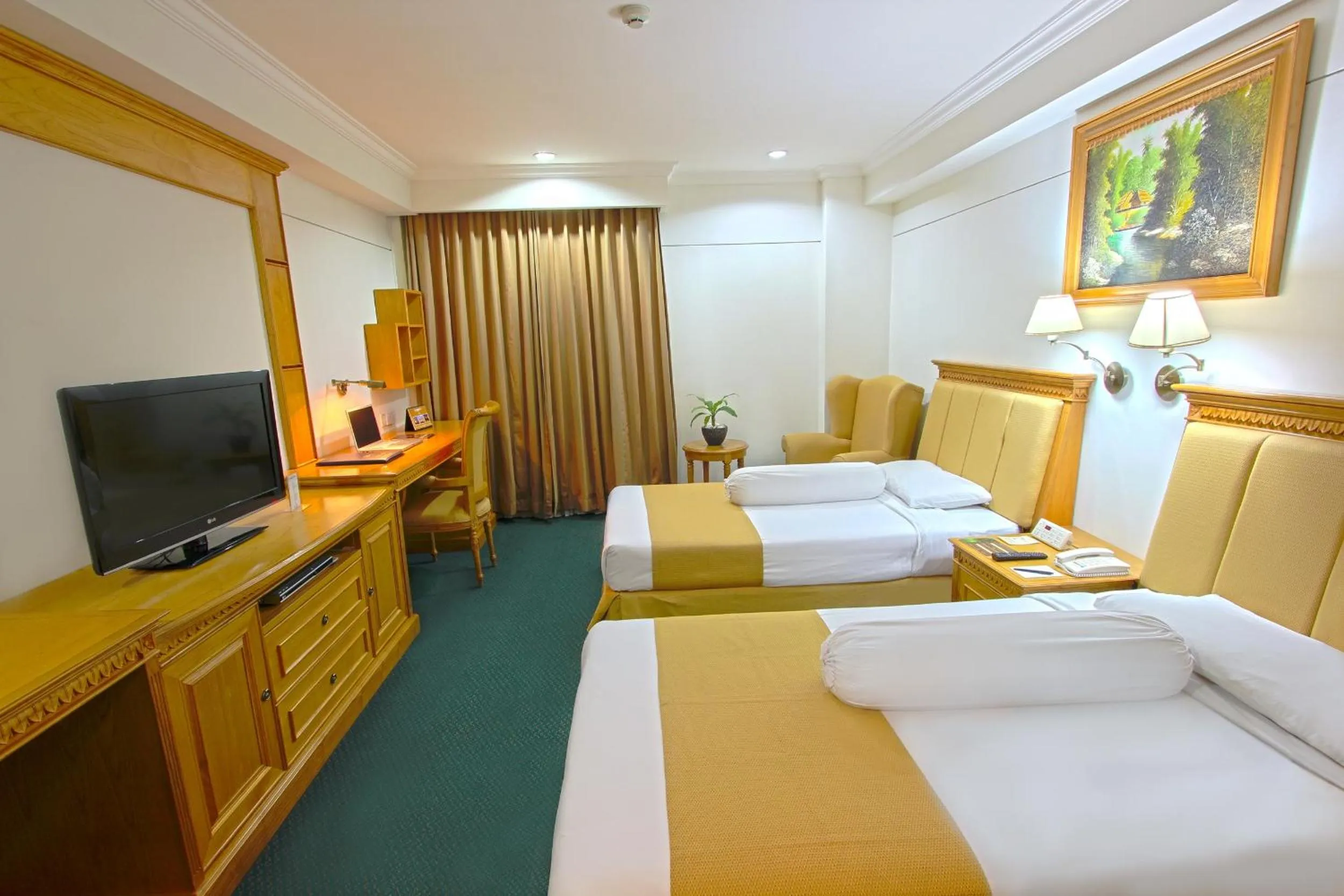 Studio Twin Room in Harmoni Suites Hotel