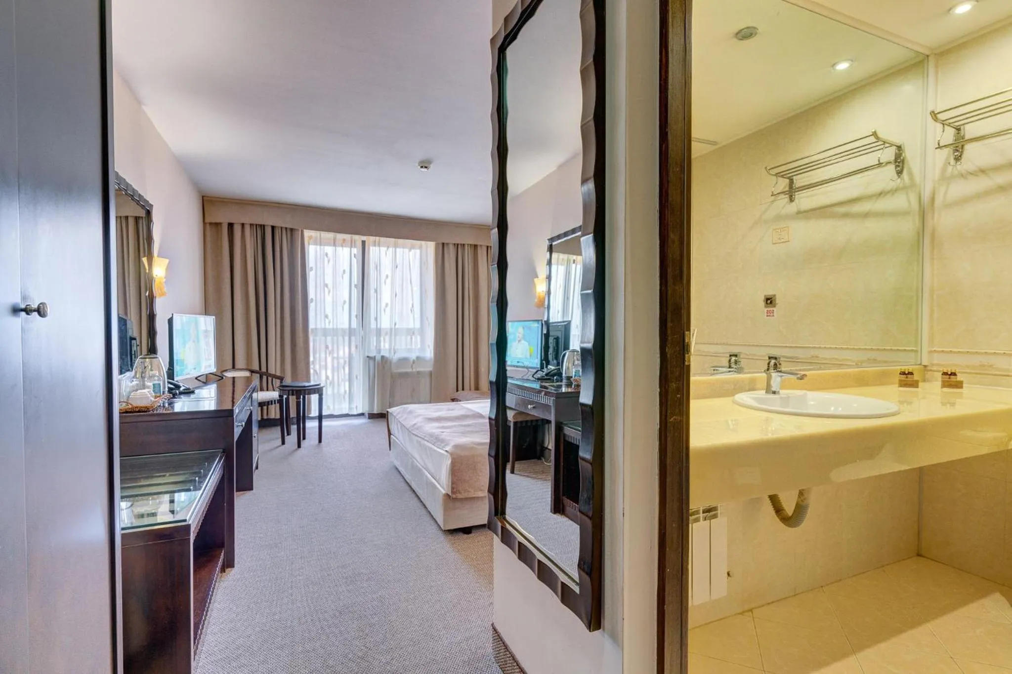 Deluxe Double or Twin Room (2 adults + 1 child) in Hotel Bansko SPA & Holidays - Free Parking