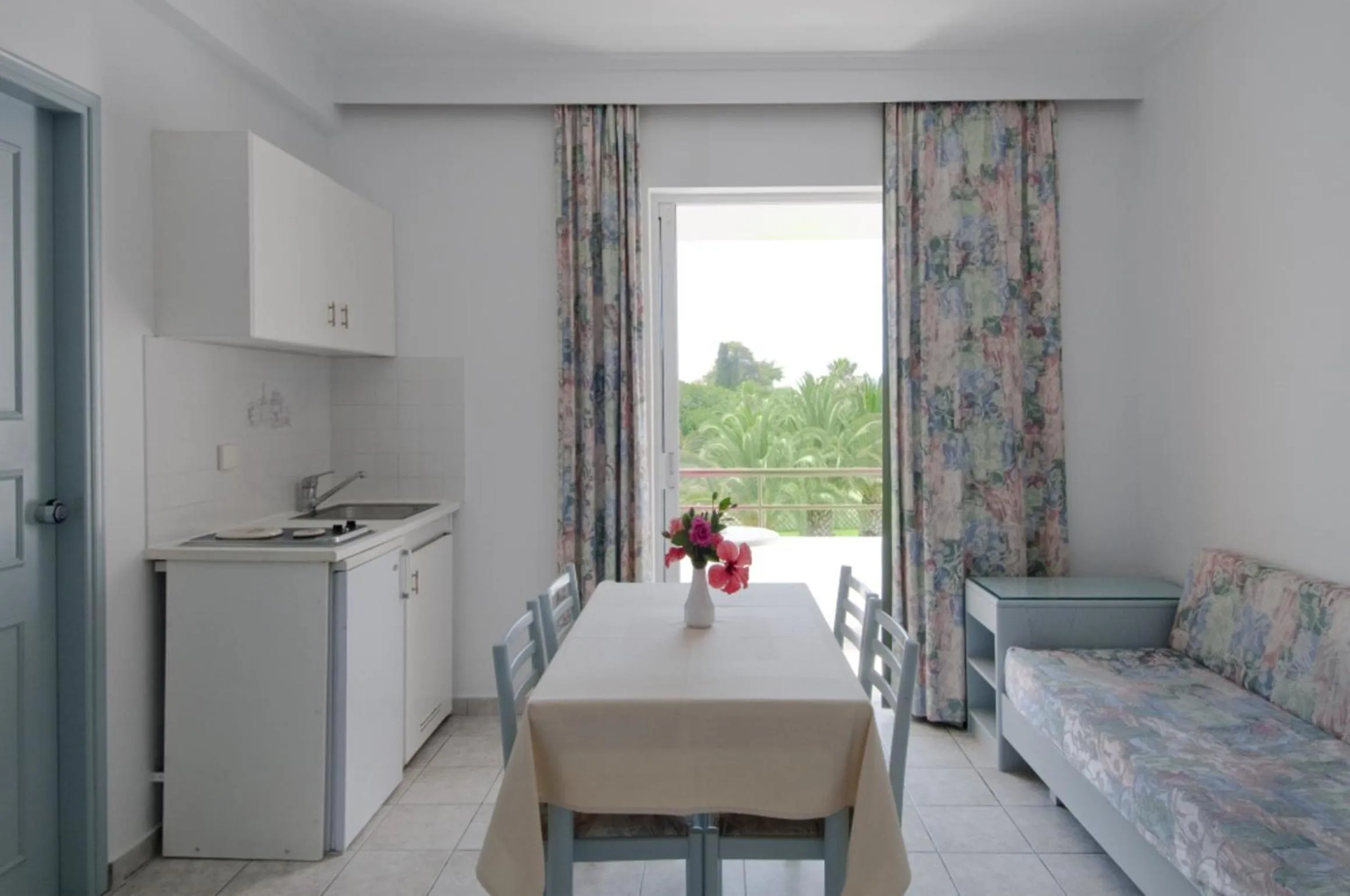 One-Bedroom Apartment in Alexandra Beach