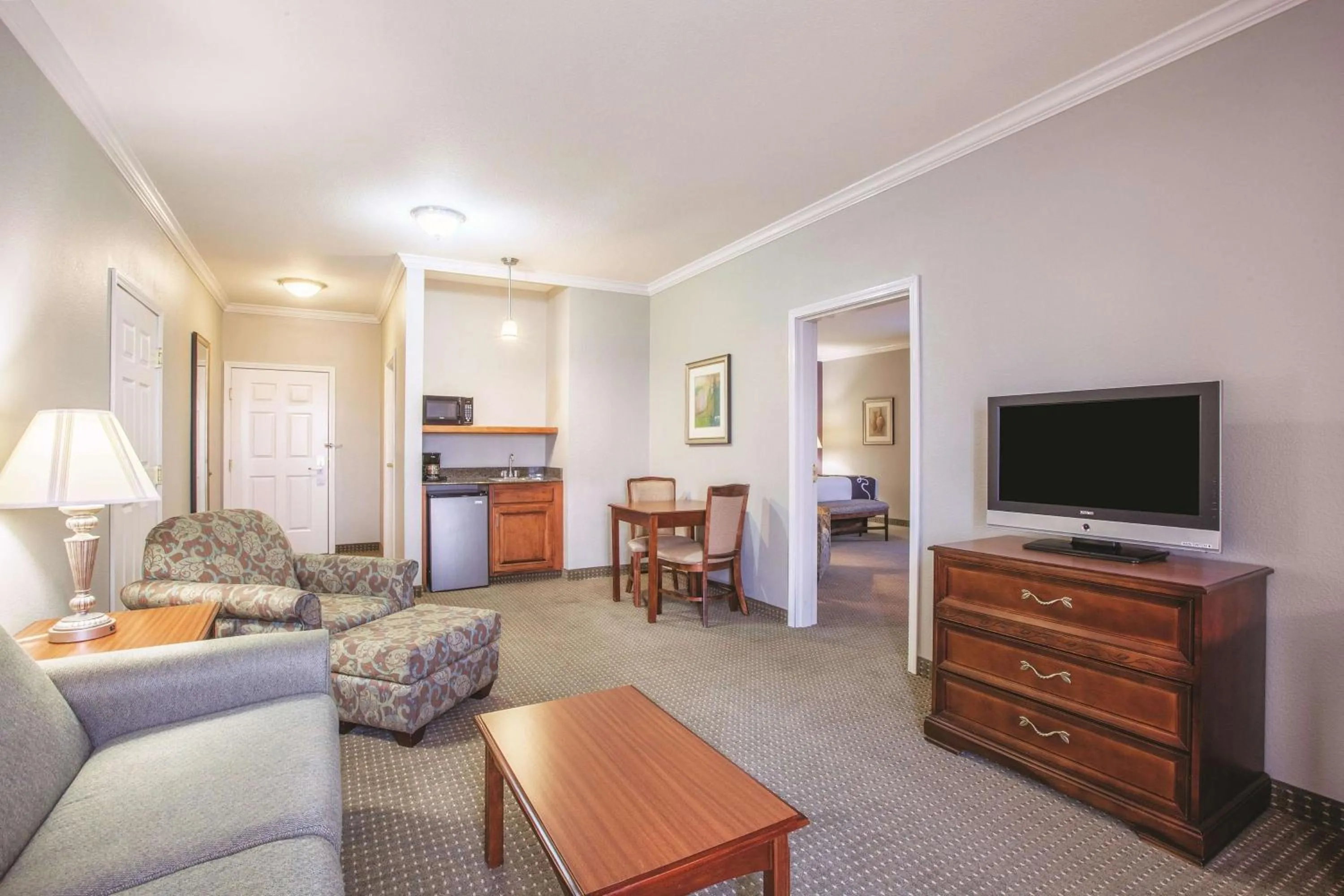 Deluxe King Suite with City View and Mobility/Hearing Impaired Access - Non-Smoking in La Quinta by Wyndham Gainesville