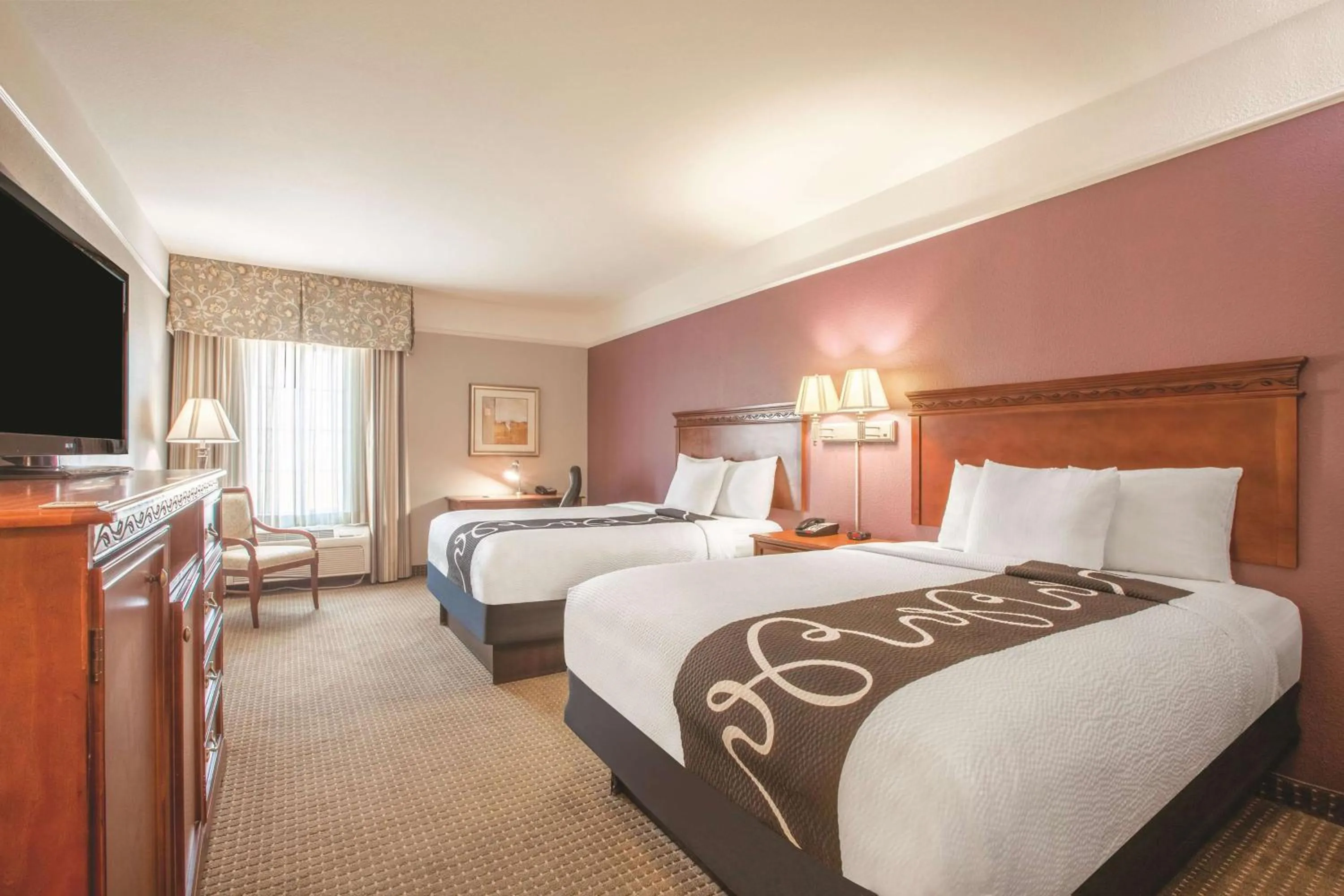 Queen Room with Two Queen Beds - Disability Access in La Quinta by Wyndham Gainesville