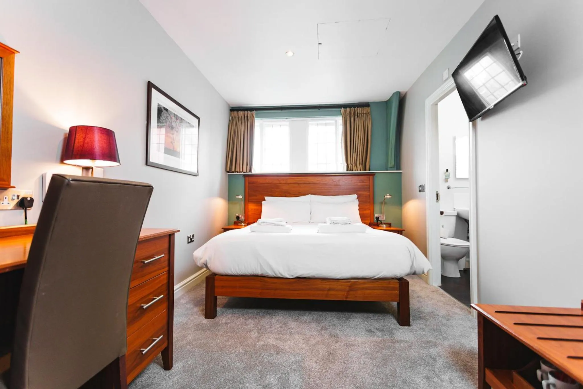 Double Room in The Dog & Doublet Inn