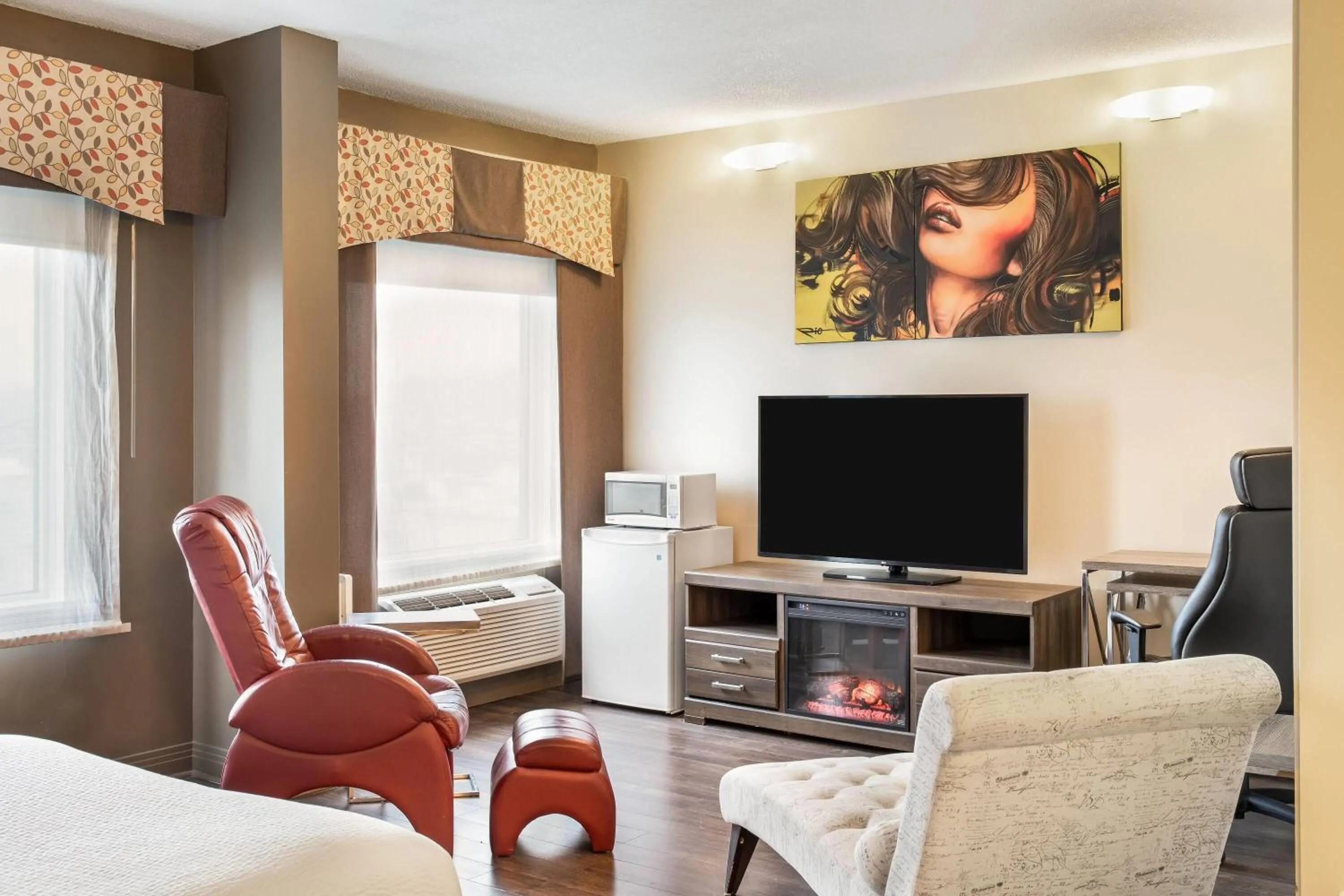 Deluxe Queen Suite - Non-Smoking in Days Inn by Wyndham Berthierville