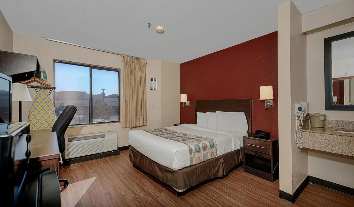 Standard Queen Room - Disability Access/Non-Smoking in GreenTree Inn - IAH Airport JFK Blvd