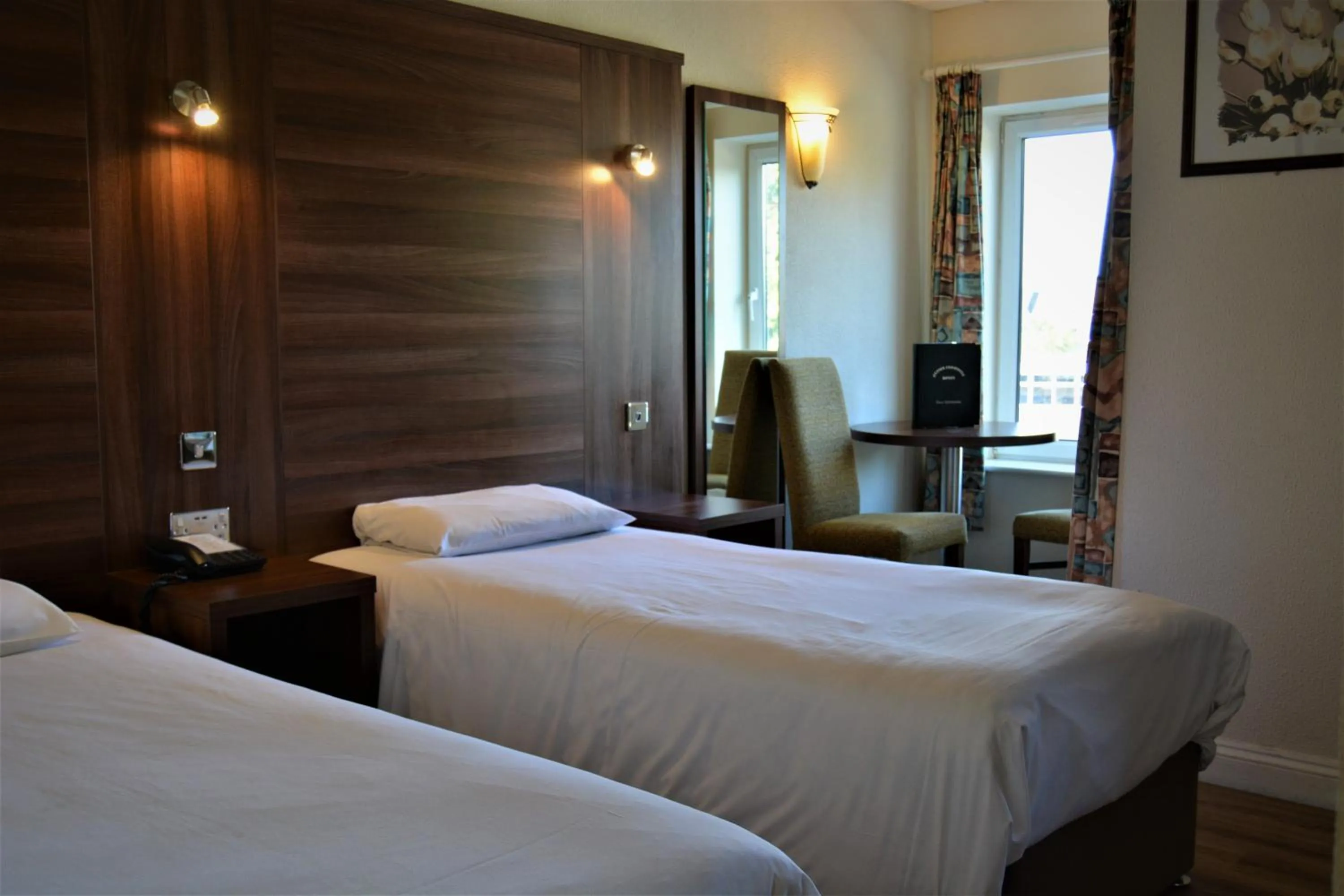 Twin Room - Disability Access in Oliver Cromwell Hotel