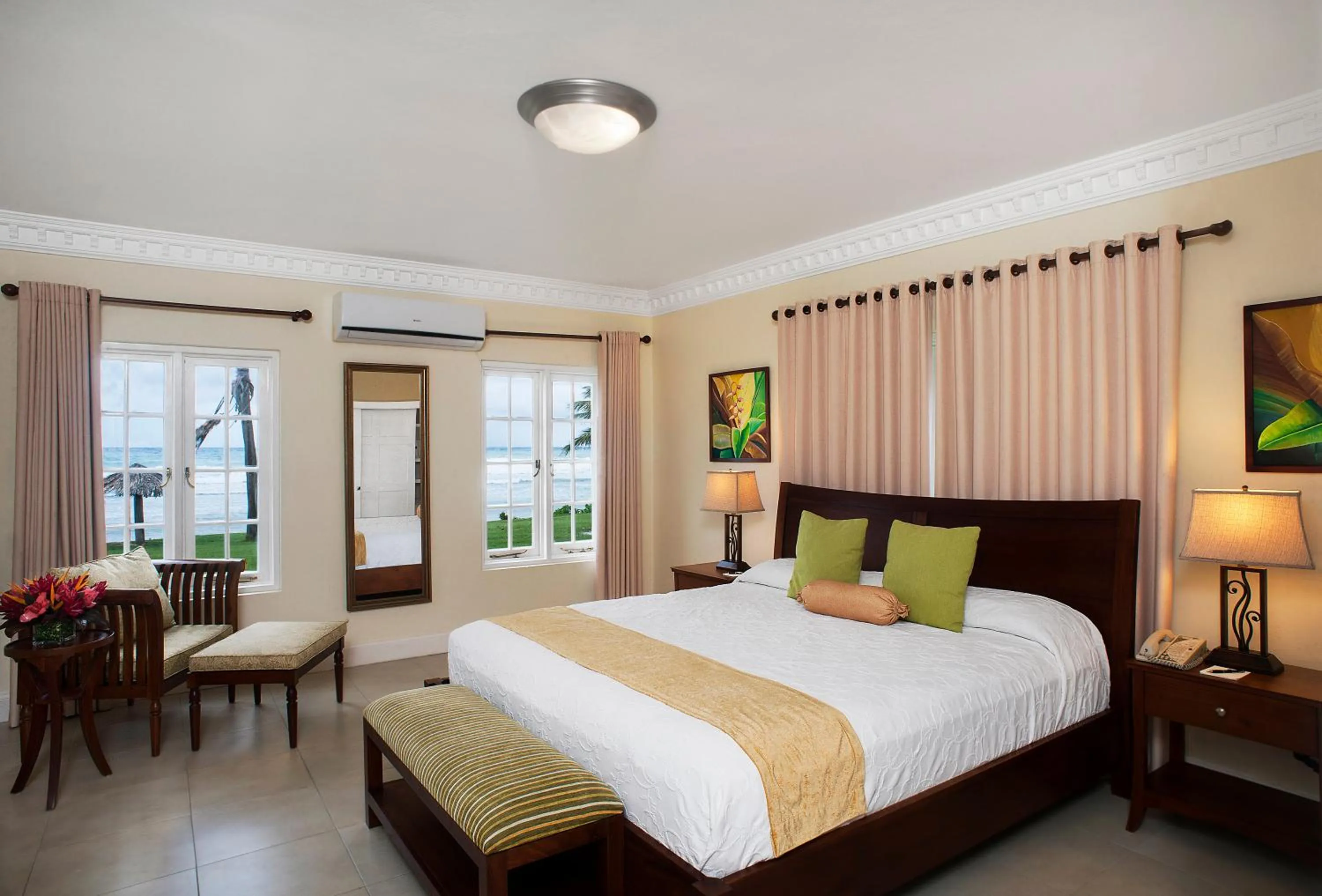 Five-Bedroom Villa Oceanfront in Half Moon