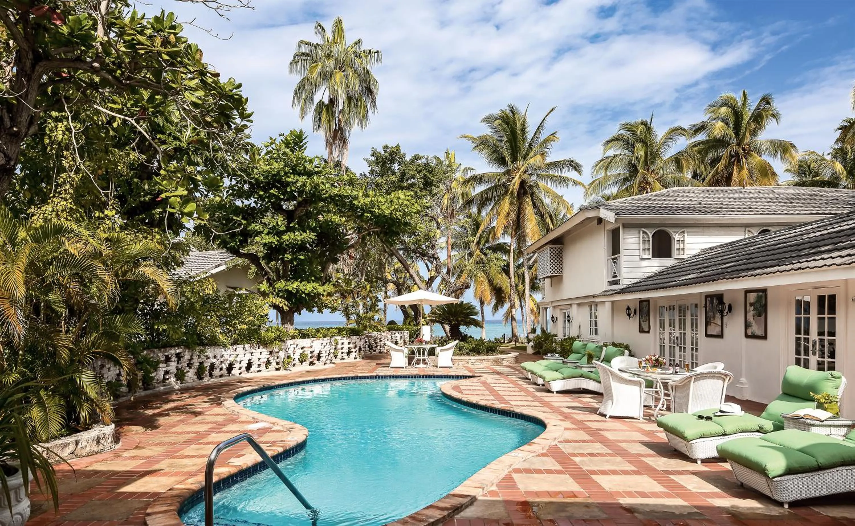 Pool Suite in Half Moon