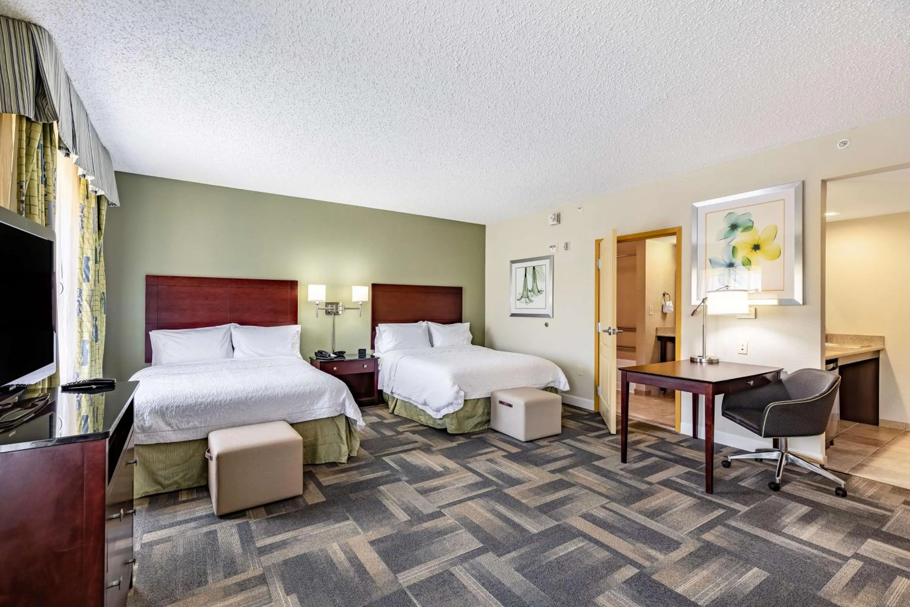 Studio with Two Queen Beds and Bath Tub - Mobility and Hearing Access/Non-Smoking in Hampton Inn & Suites Orlando-South Lake Buena Vista