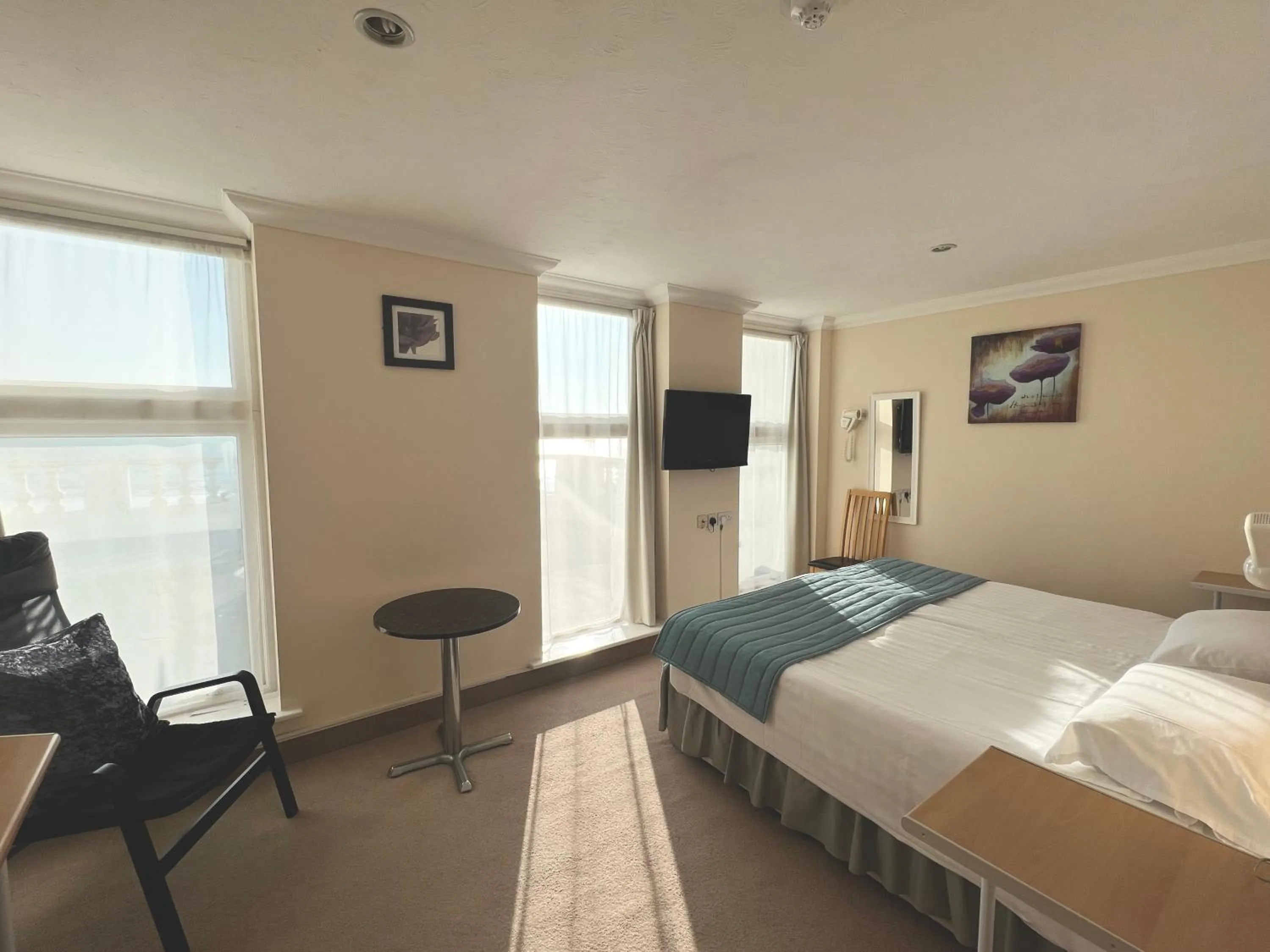 Double or Twin Room with Sea View in Eastbourne Riviera Hotel
