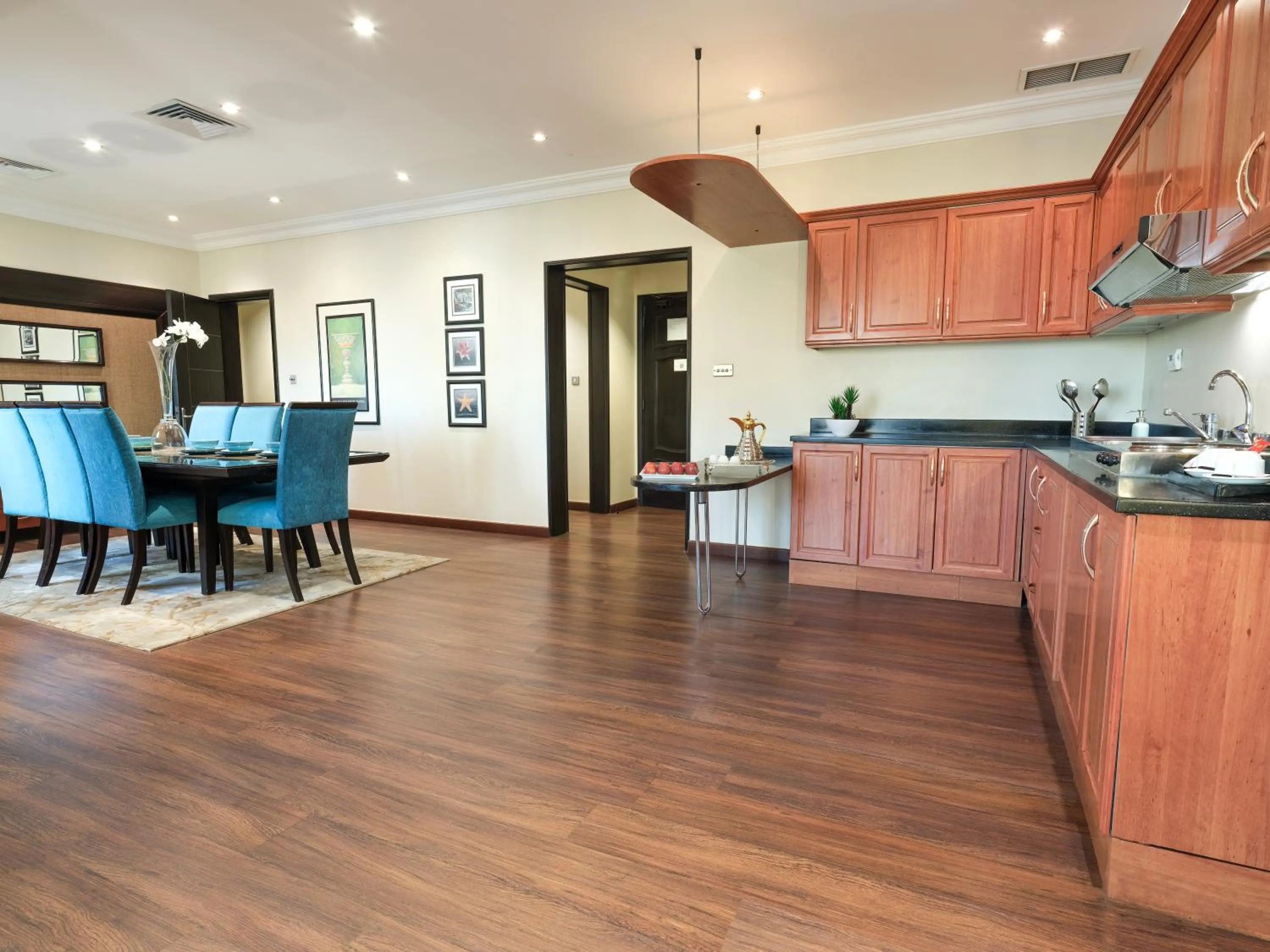 Deluxe Two-Bedroom Apartment in Boudl Salmiya, Kuwait - بودل السالمية الكويت