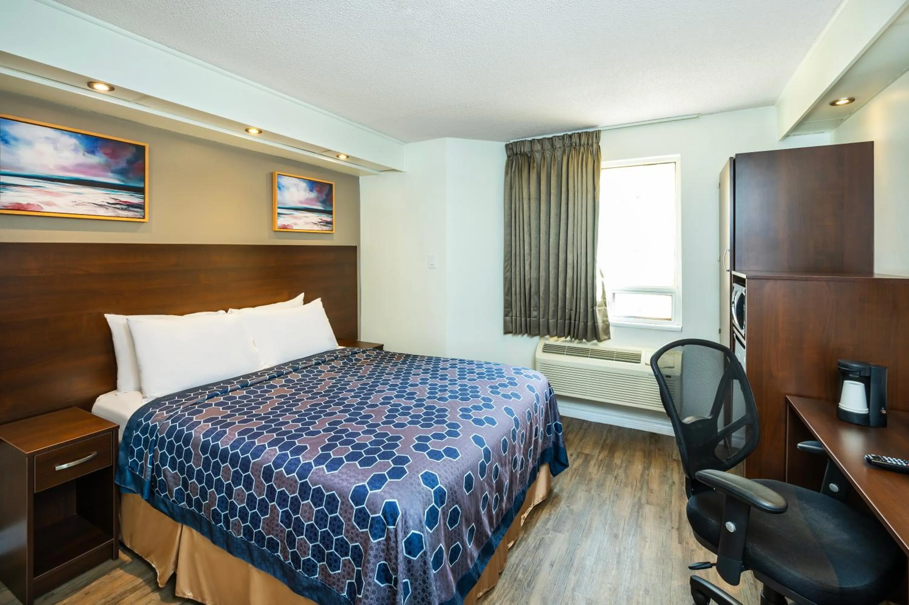 Queen Room - Non-Smoking in Spark by Hilton Brockville