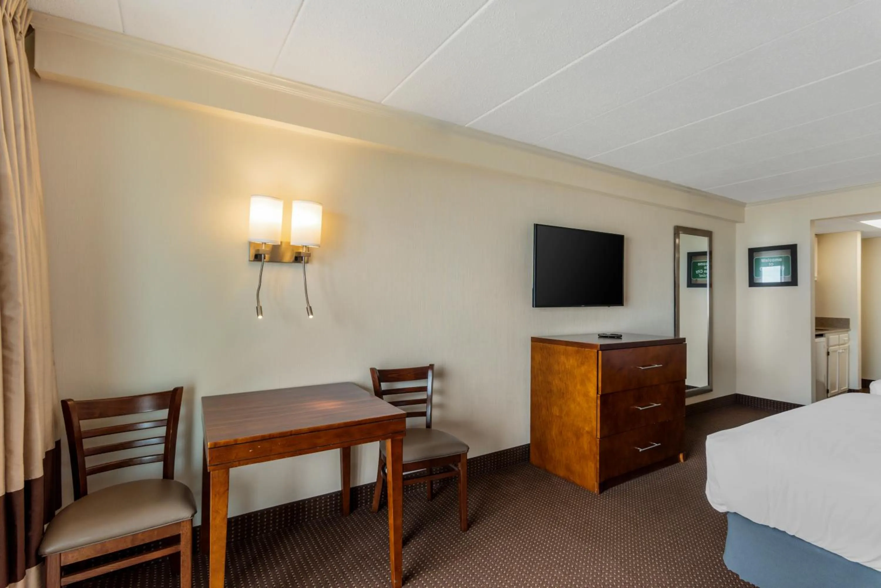 Queen Room with Two Queen Beds - Oceanfront accessible/Non Smoking in Quality Inn Ocean City Beachfront