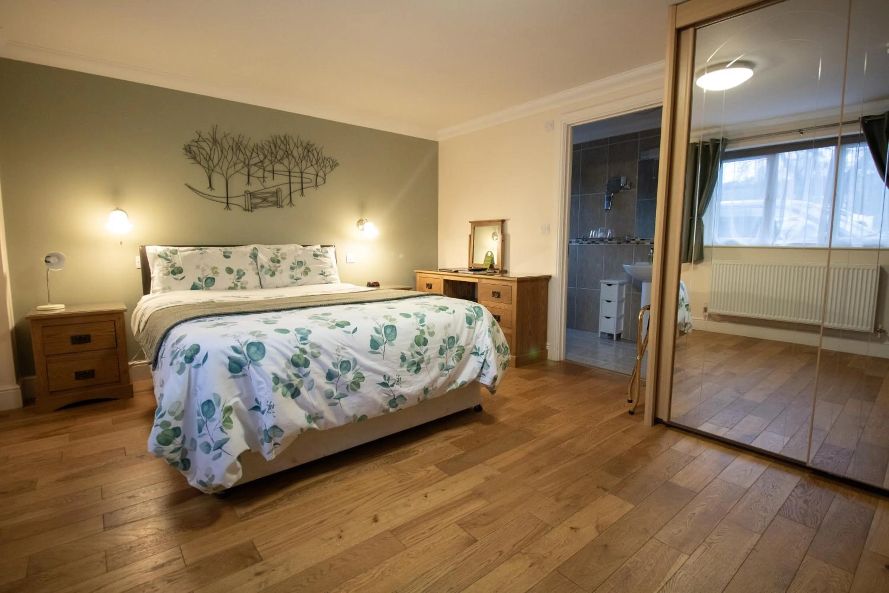 Superior King Room - single occupancy in Lovesgrove Country Guest House